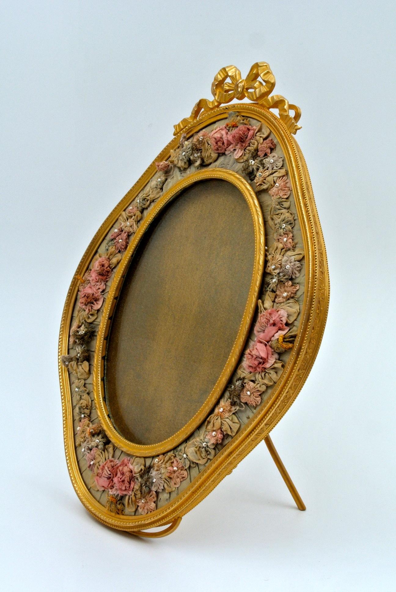 Pair of Gilt Bronze and Textile Photo Frames In Good Condition In Saint-Ouen, FR