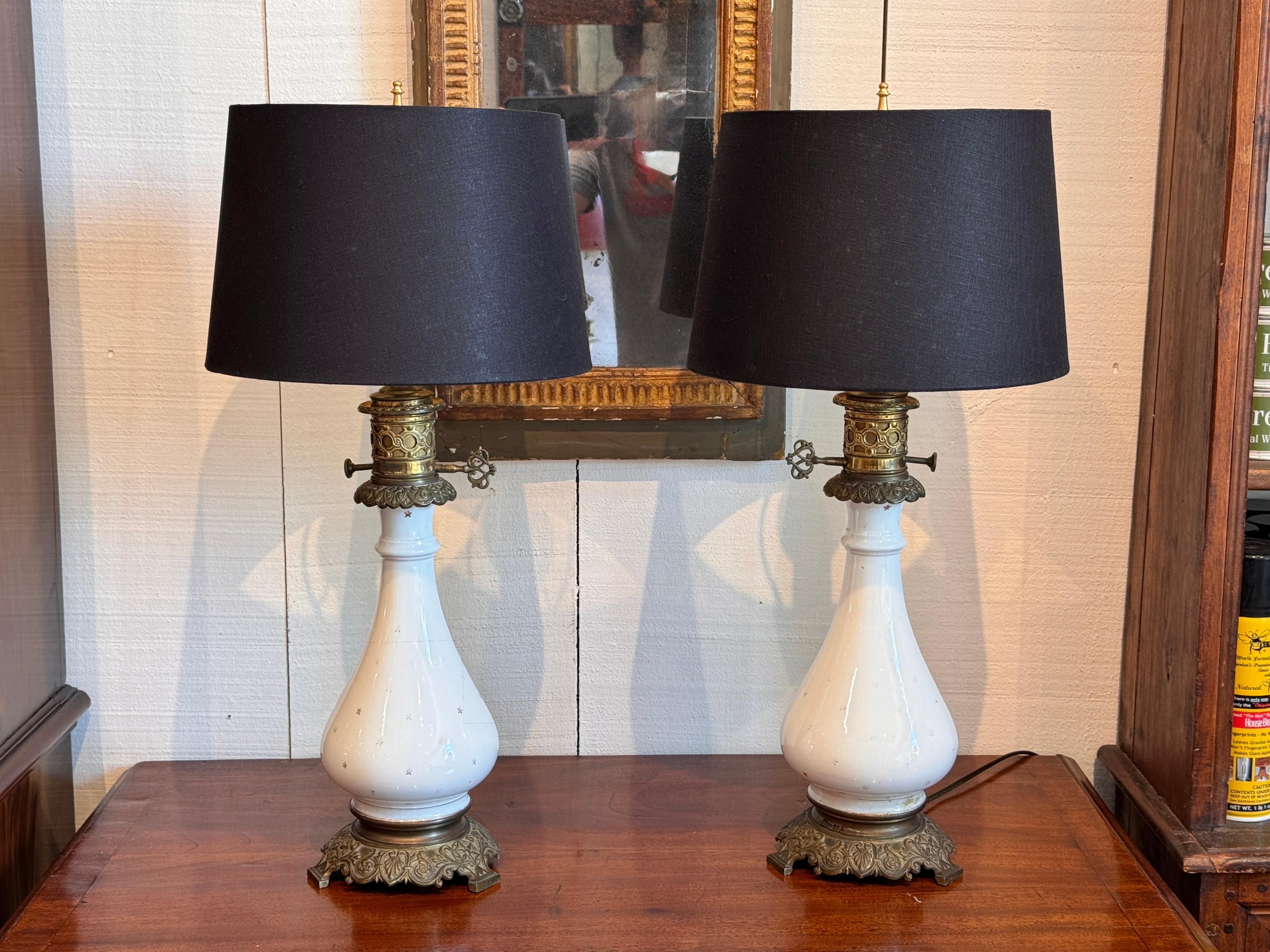 Early 20th Century Pair of Gilt Bronze and White Opaline Lamps For Sale