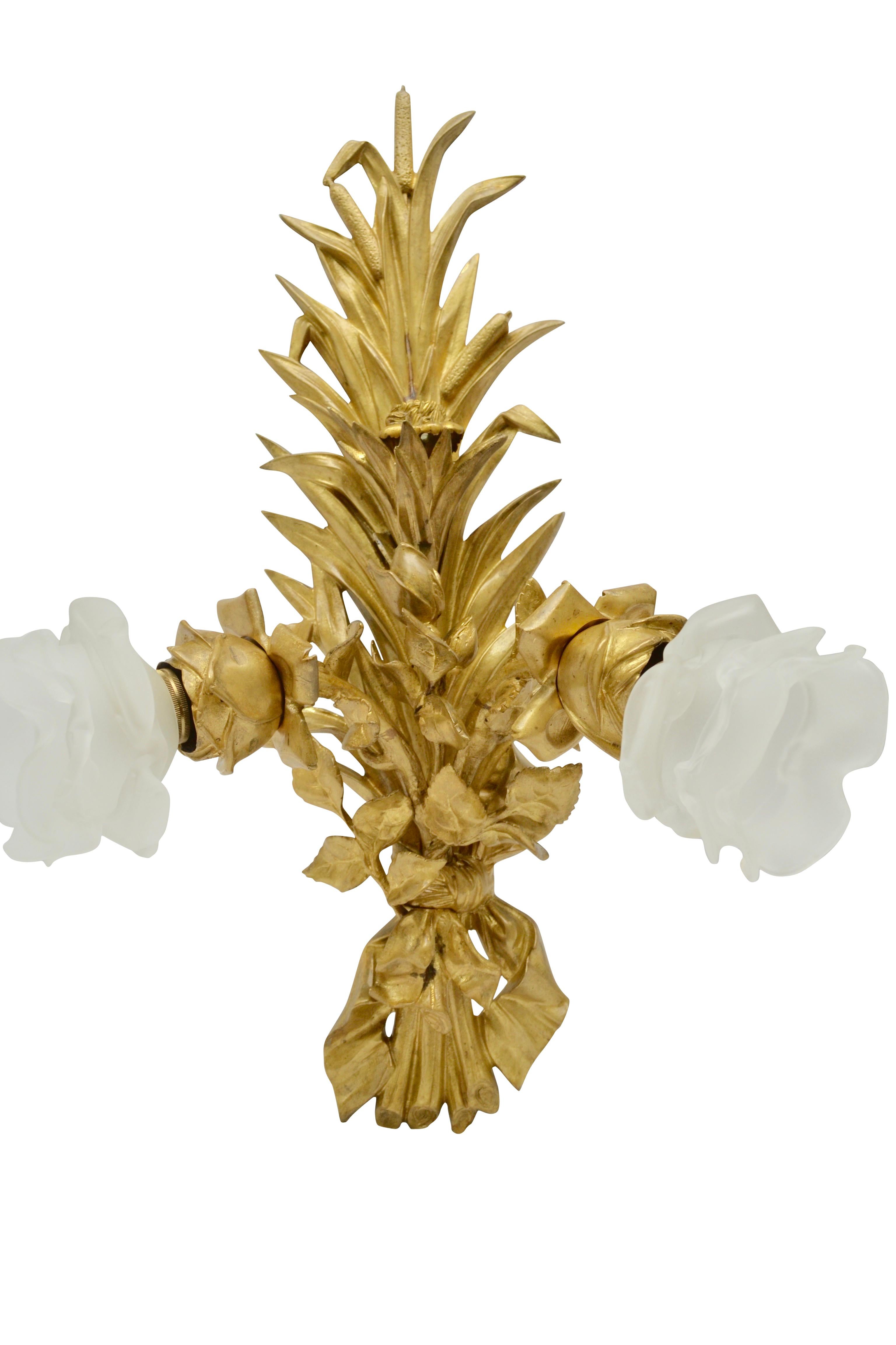 Pair of Gilt Bronze Art Nouveau Bullrush Sconces In Good Condition For Sale In Vancouver, British Columbia