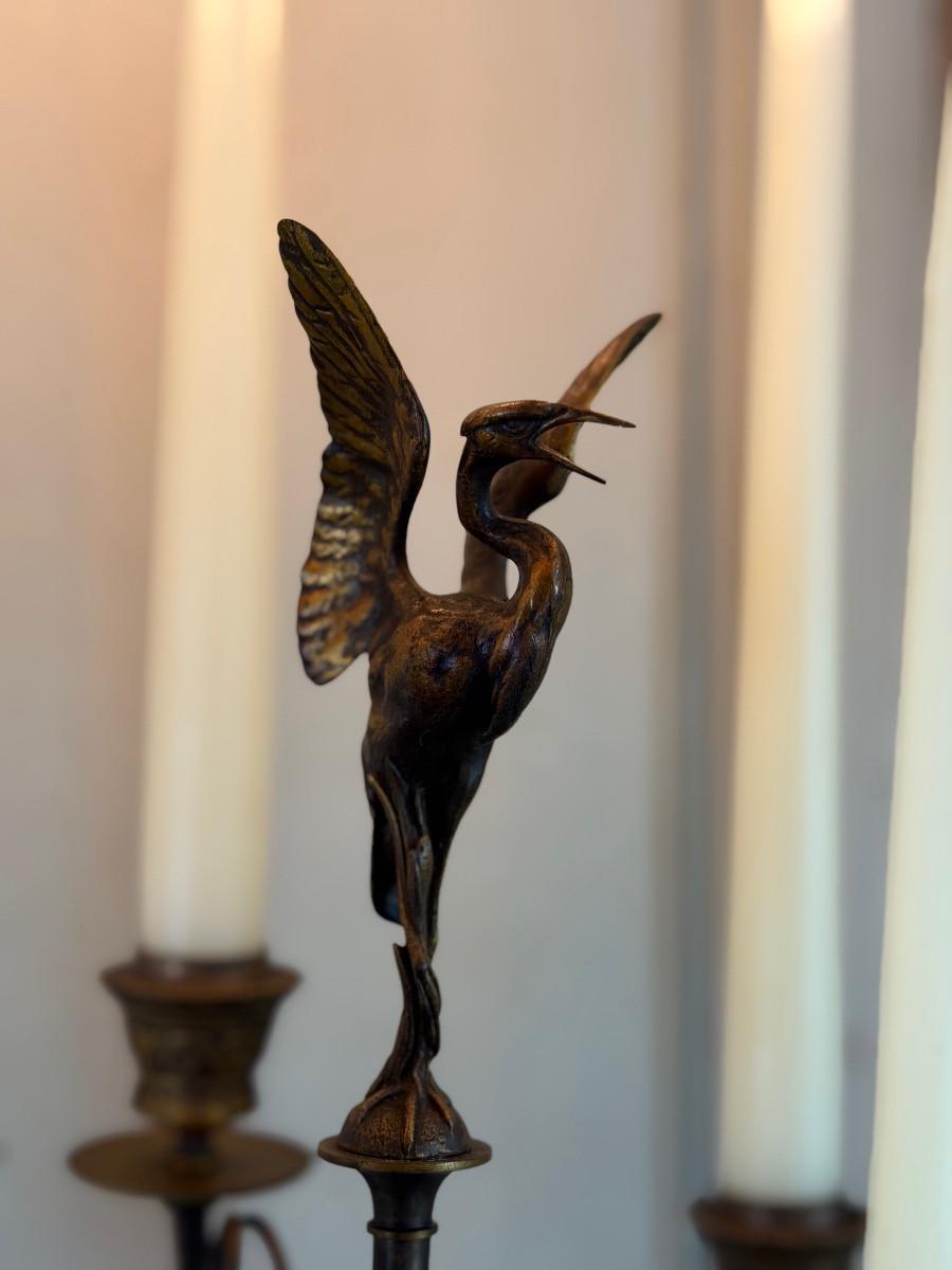 Francese Coppia di candelabri in bronzo dorato con patina a medaglione e sei bracci, circa 1880 in vendita