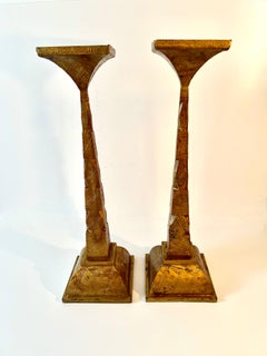 Pareja de Portavelas de Bronce Dorado con Diseño Grabado