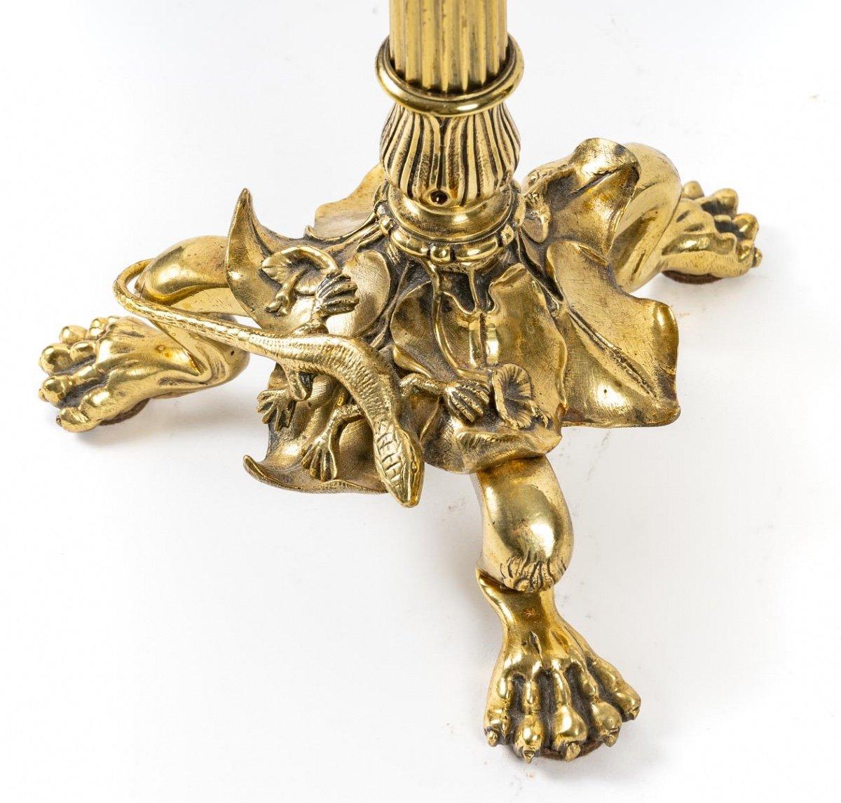 Lovely pair of gilt bronze candlesticks, attributed to Ferdinand Barbedienne.

The tripod base in the shape of lions' paws is surmounted by a collar formed of aquatic vegetation where a salamander wanders.

On the fluted, elegant and straight