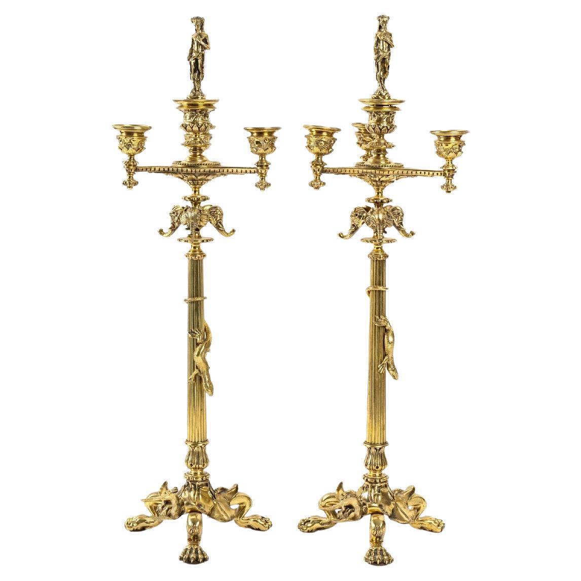 Paar Kerzenständer aus vergoldeter Bronze – F.barbedienne zugeschrieben – Periode: XIX. im Angebot