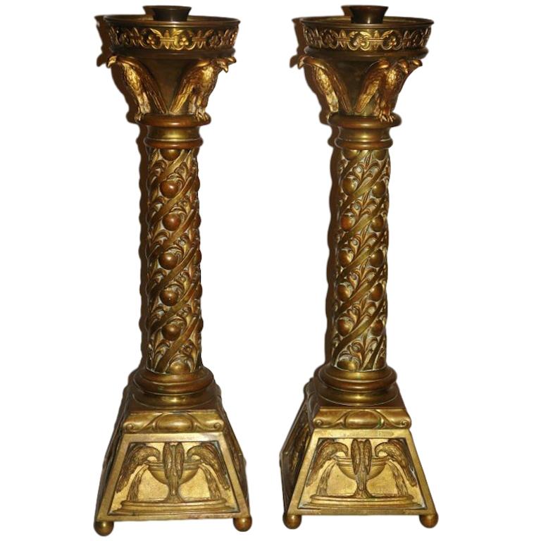 Paar Kerzenständer aus vergoldeter Bronze