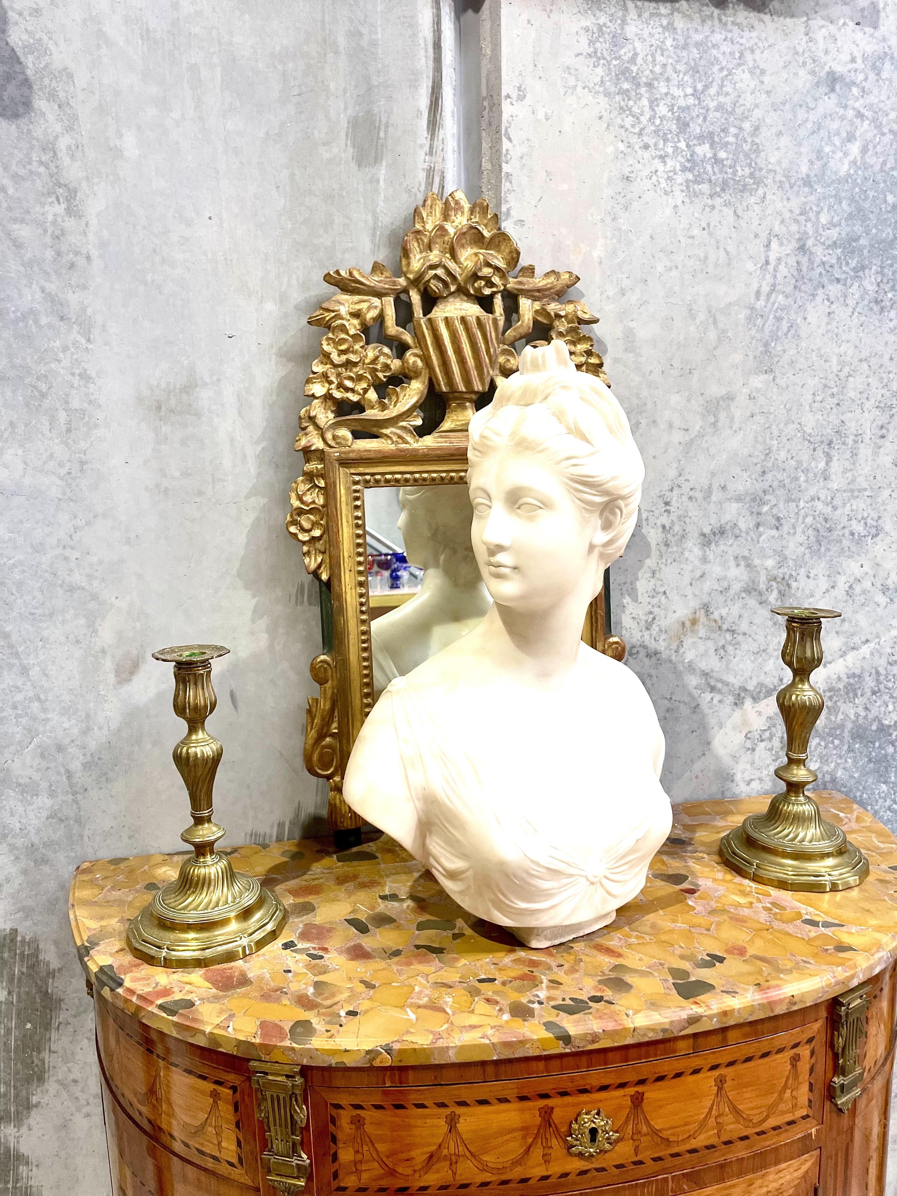 Fino al XVIII secolo Coppia di candelieri in bronzo dorato, Francia, XVIII secolo in vendita