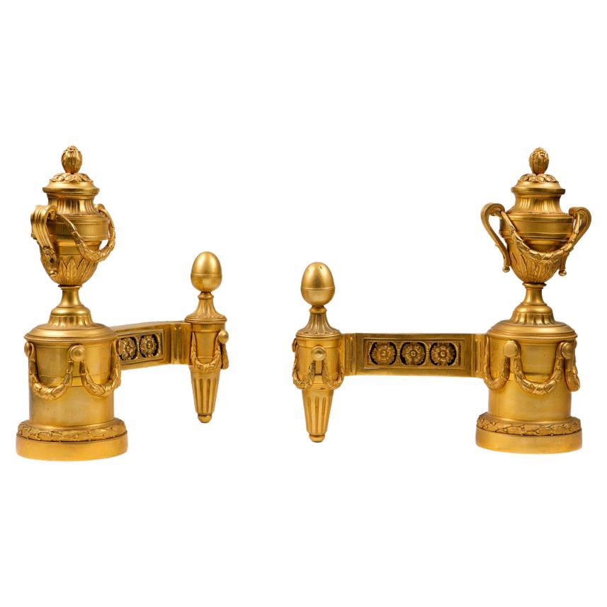 Paar vergoldete Bronze Chenet Louis XVI Stil im Angebot