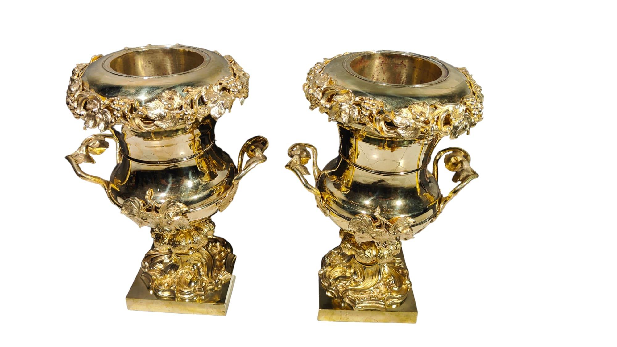 Paar vergoldete Bronzebecher aus dem 19. Jahrhundert im Angebot 9