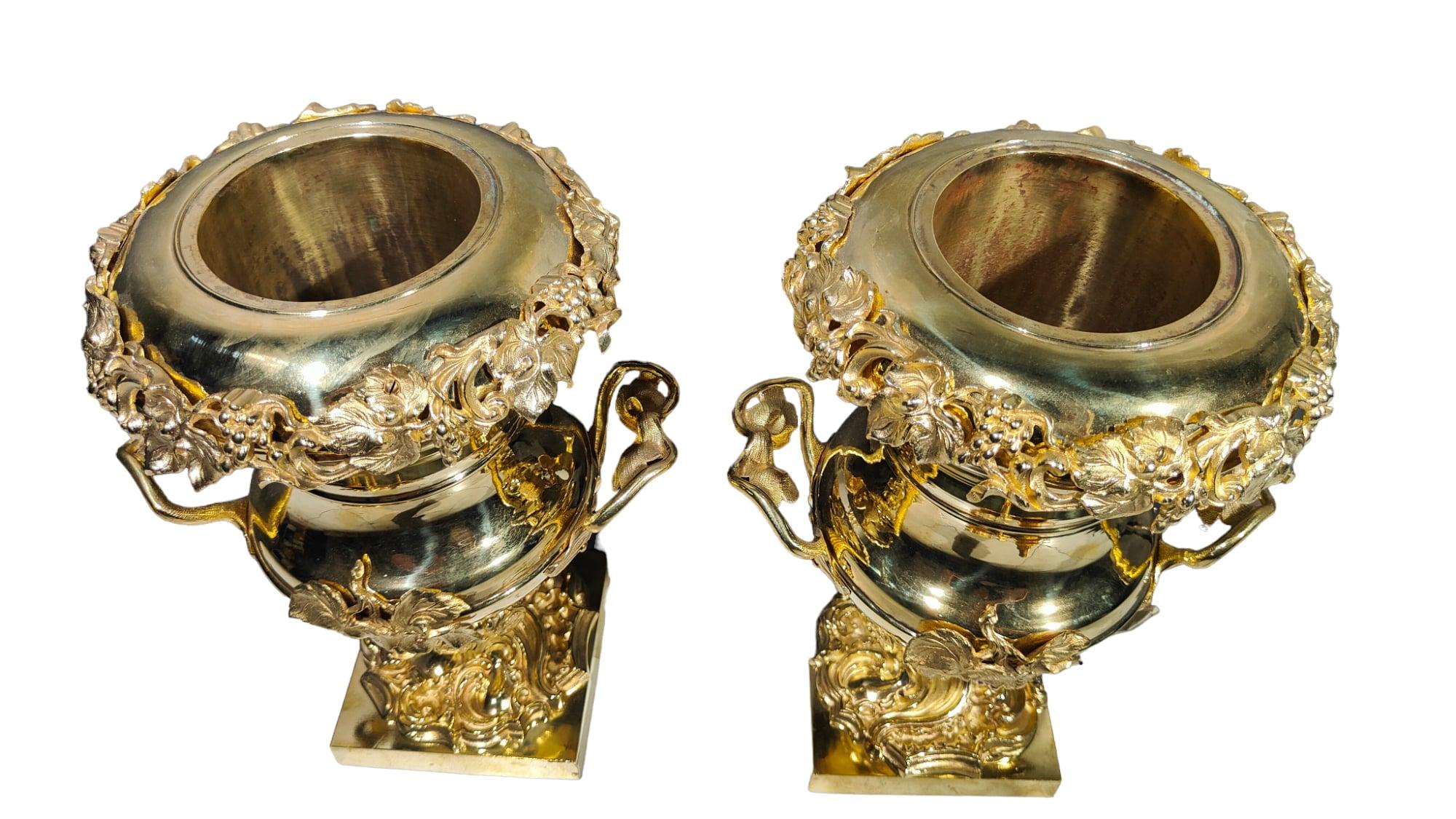 Paar vergoldete Bronzebecher aus dem 19. Jahrhundert im Angebot 10
