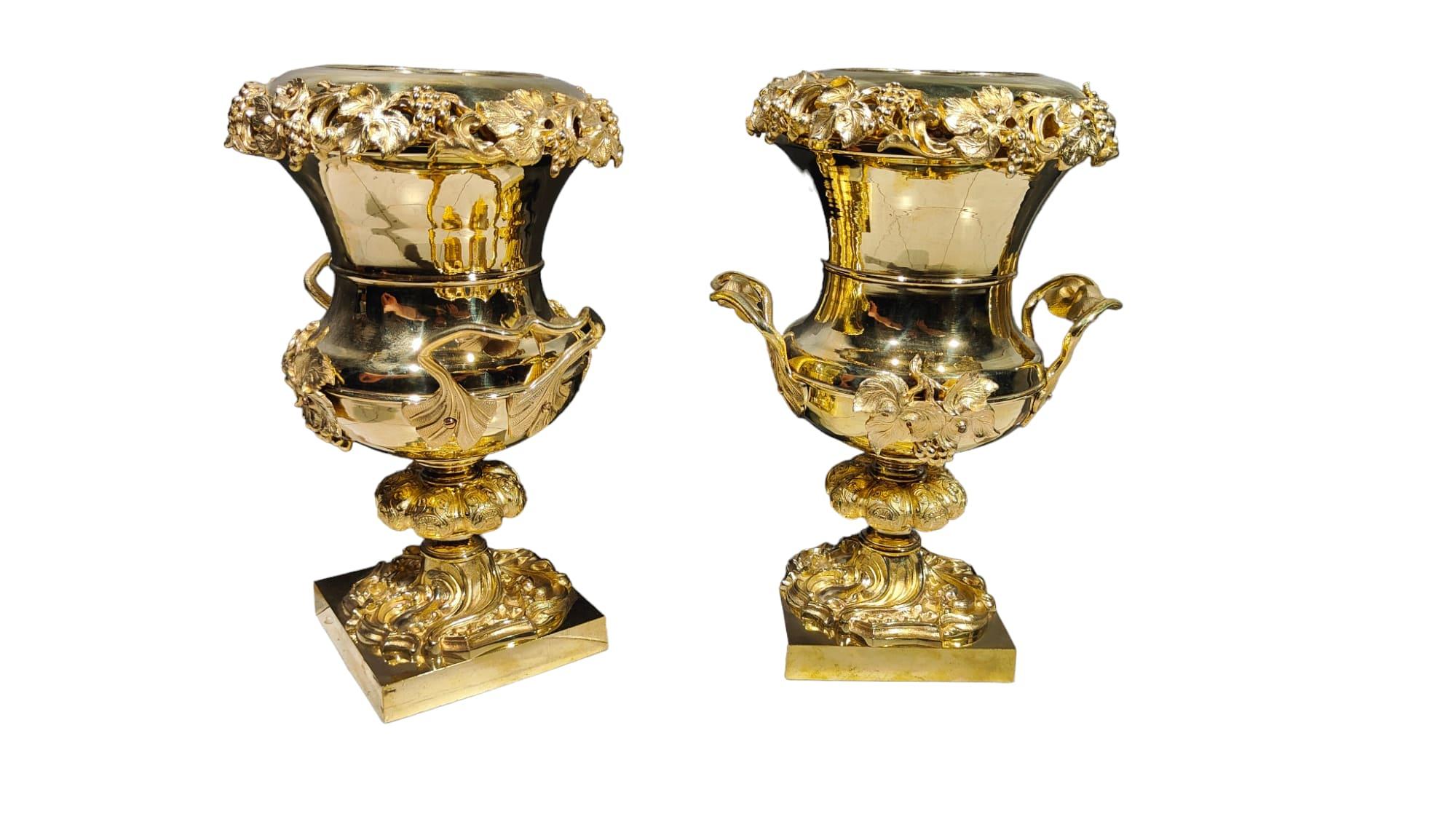 Paar vergoldete Bronzebecher aus dem 19. Jahrhundert im Angebot 11