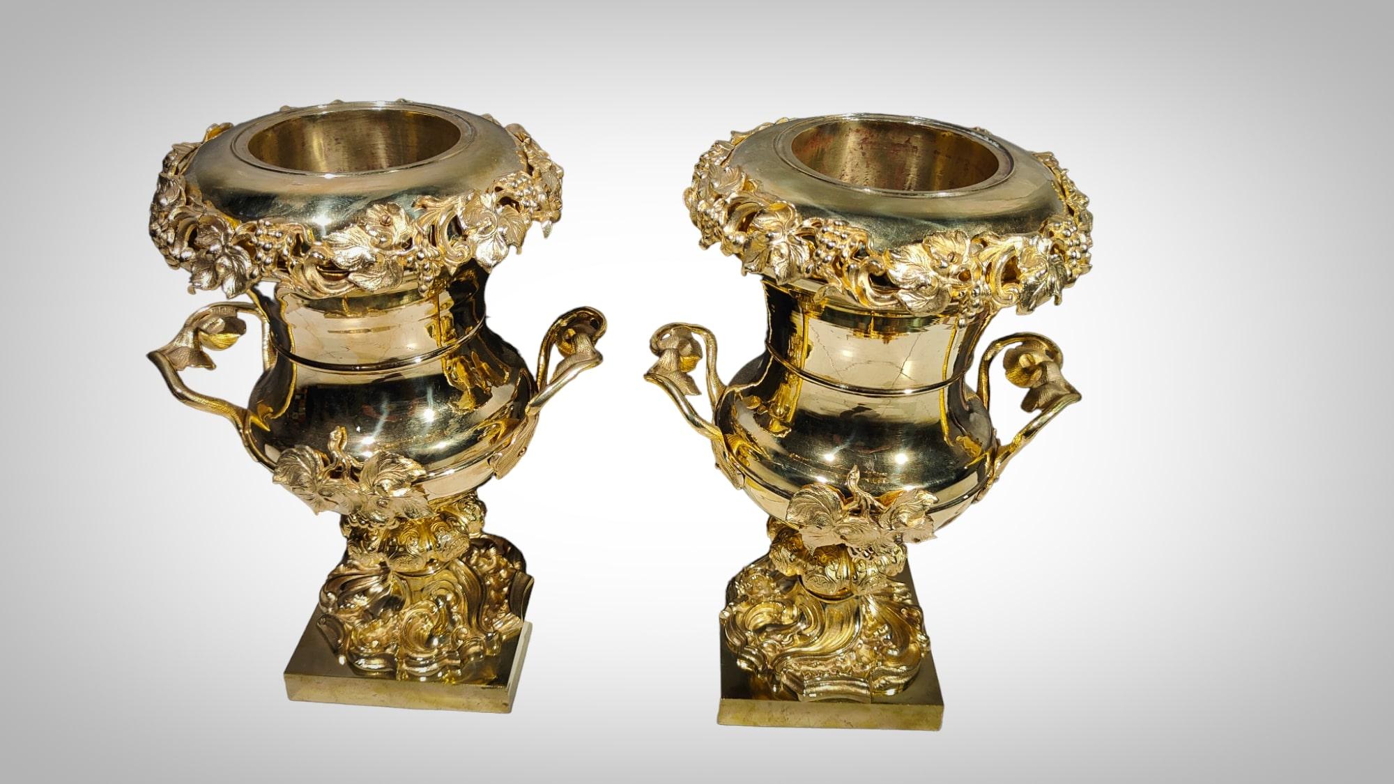 Paar vergoldete Bronzebecher aus dem 19. Jahrhundert im Zustand „Gut“ im Angebot in Madrid, ES