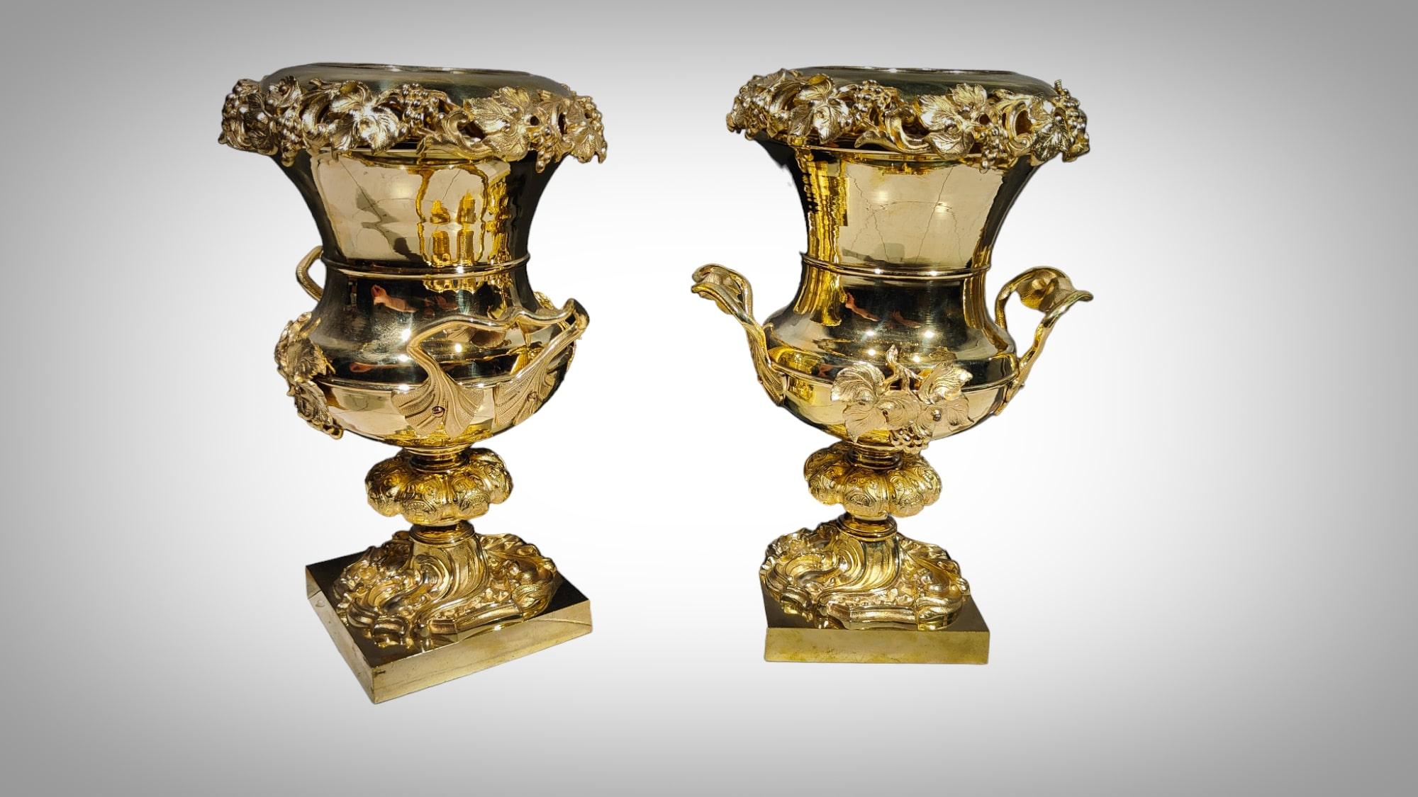 Paar vergoldete Bronzebecher aus dem 19. Jahrhundert (Spätes 19. Jahrhundert) im Angebot
