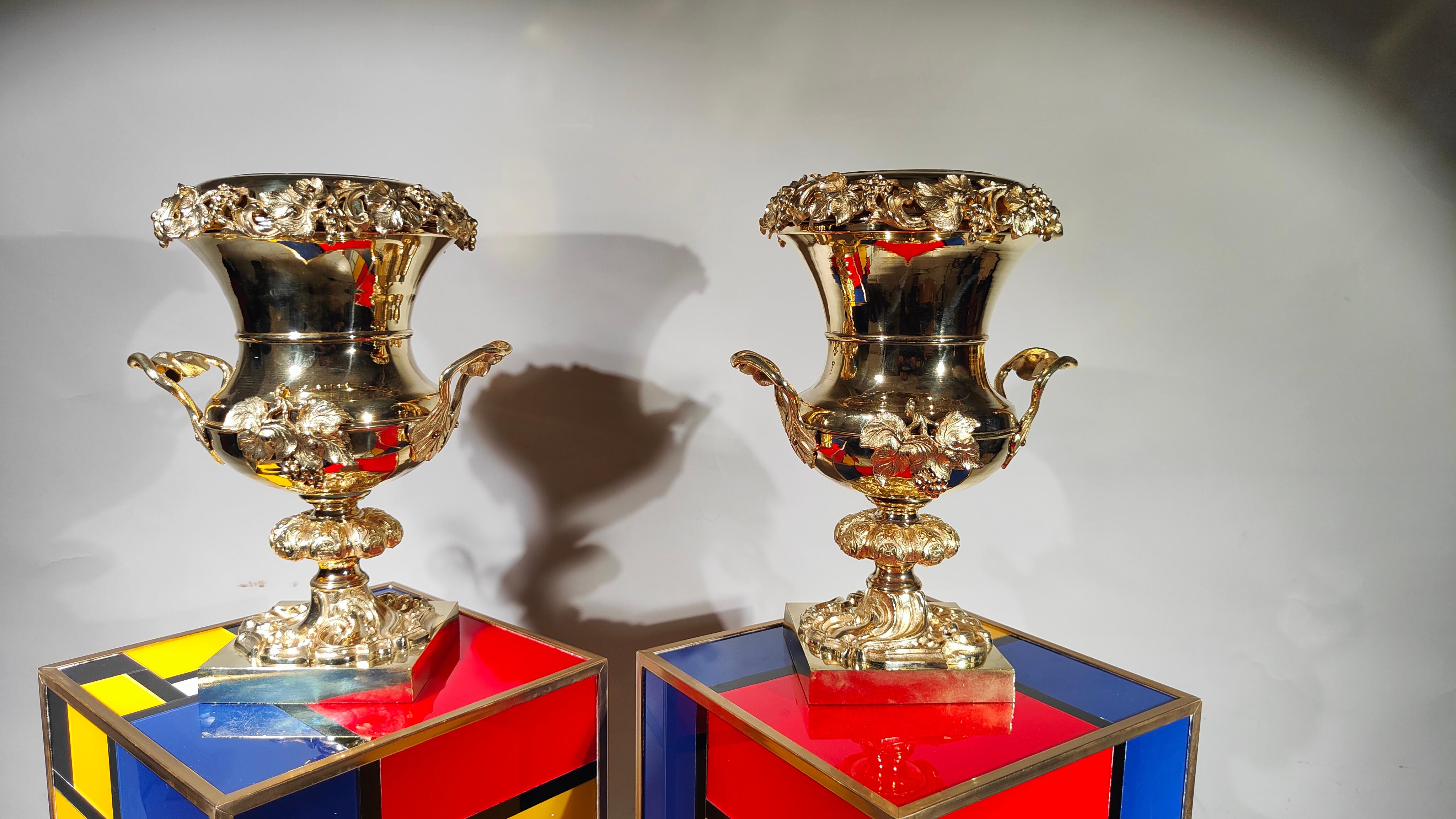 Paar vergoldete Bronzebecher aus dem 19. Jahrhundert im Angebot 2