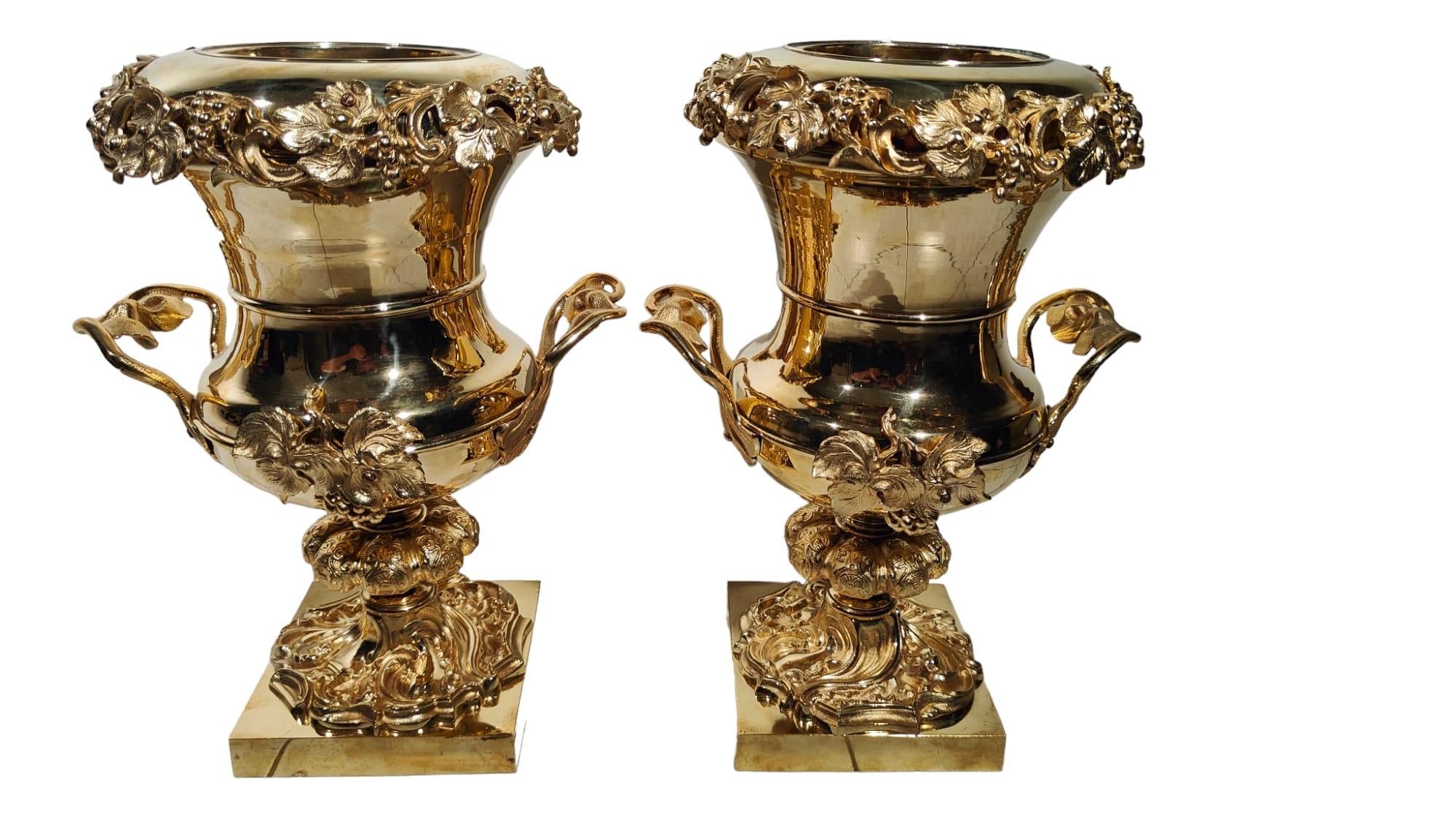 Paar vergoldete Bronzebecher aus dem 19. Jahrhundert im Angebot 5