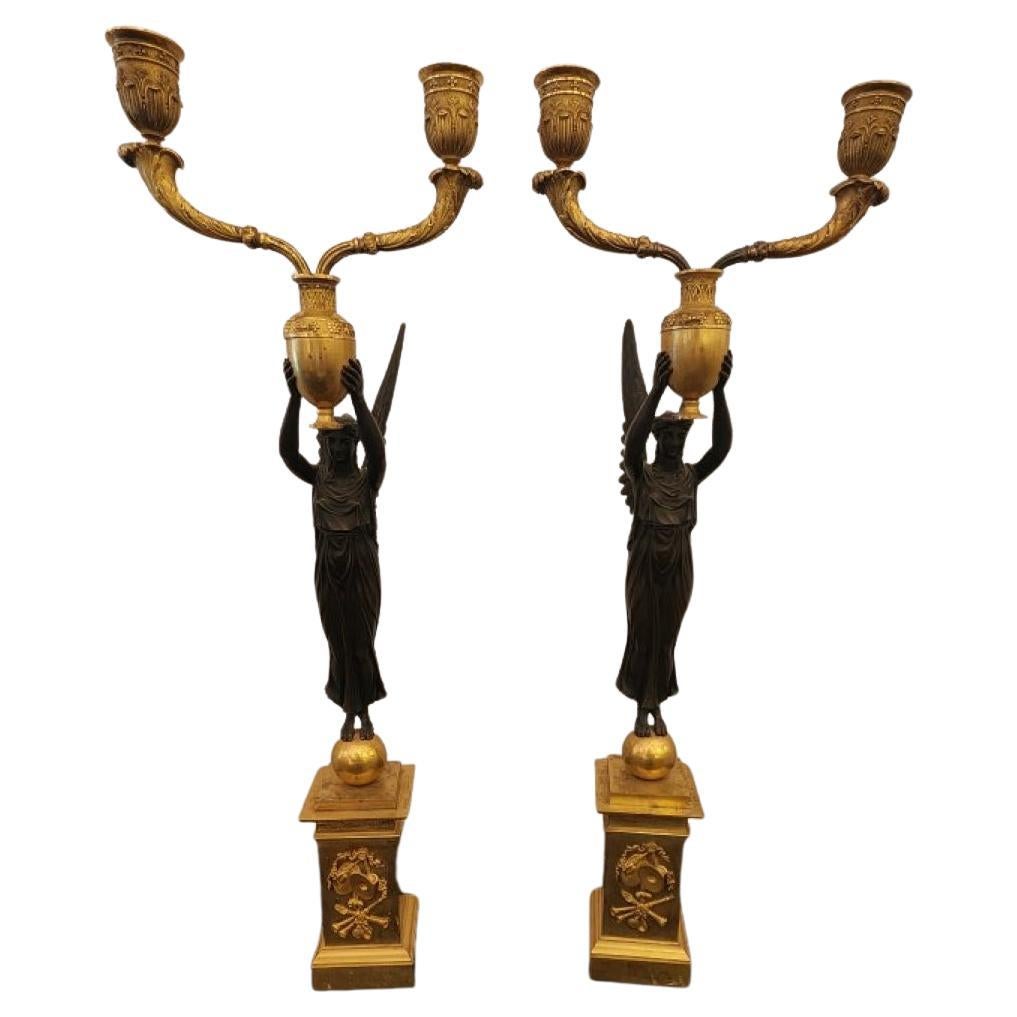 Paar vergoldete Bronze-Kandelaber im Empire-Stil