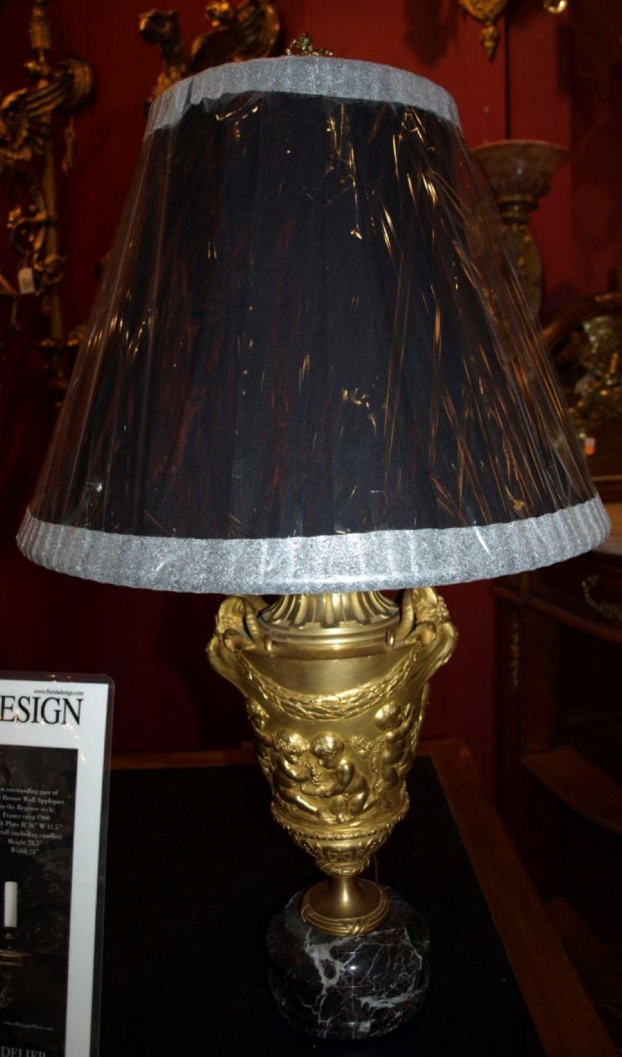 Début du 20ème siècle Paire de lampes en bronze doré en vente
