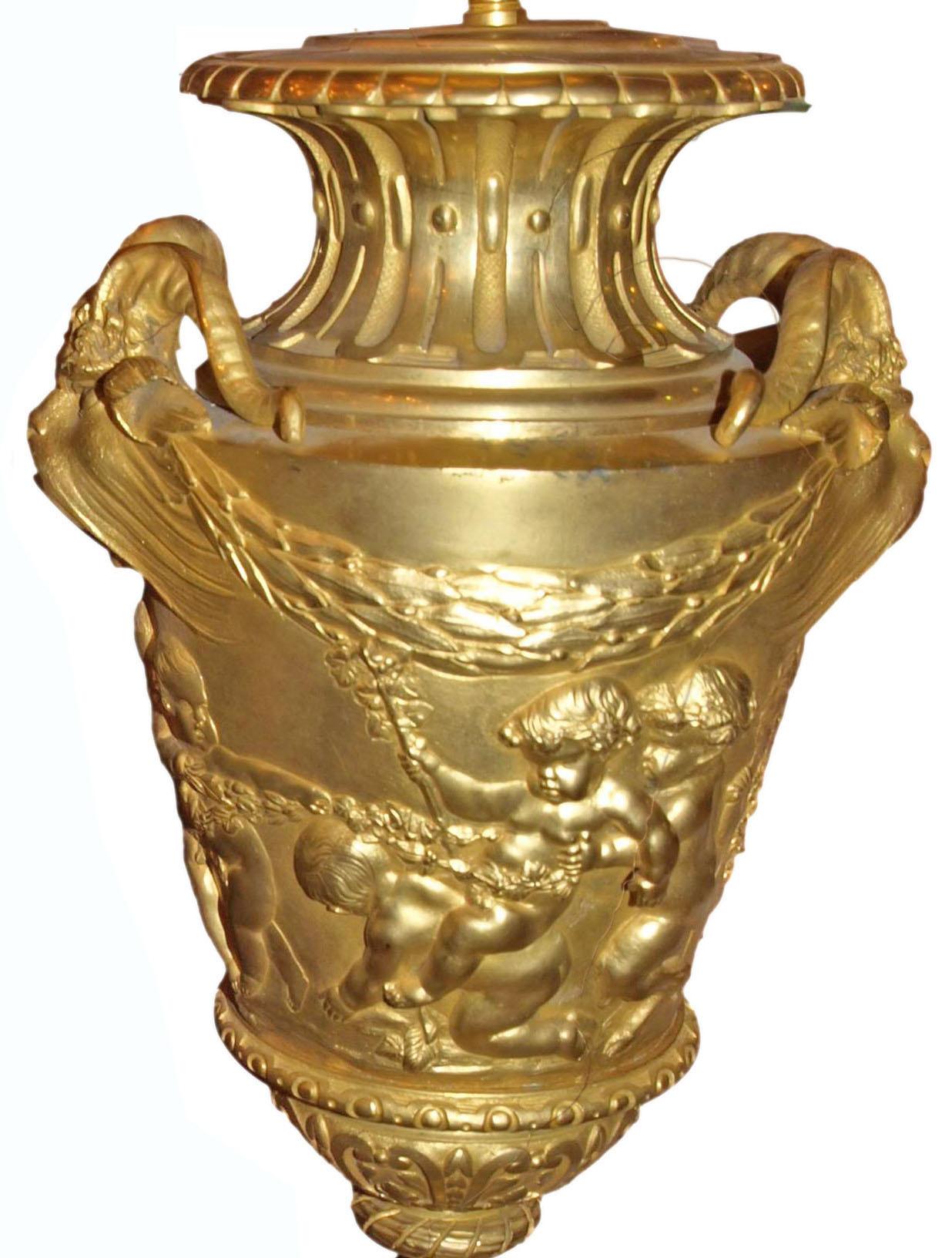 Paar Lampen aus vergoldeter Bronze (Französisch) im Angebot