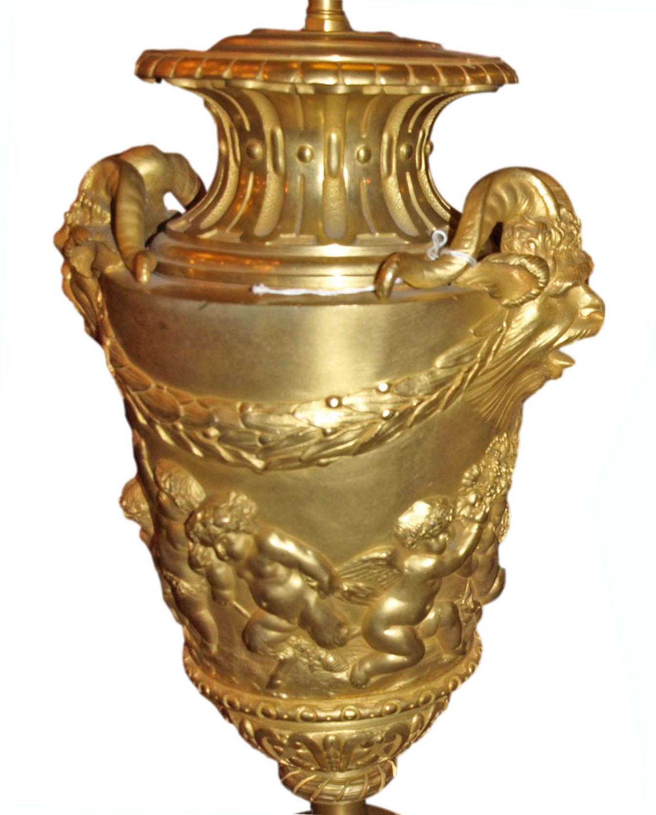 Paar Lampen aus vergoldeter Bronze (Vergoldet) im Angebot