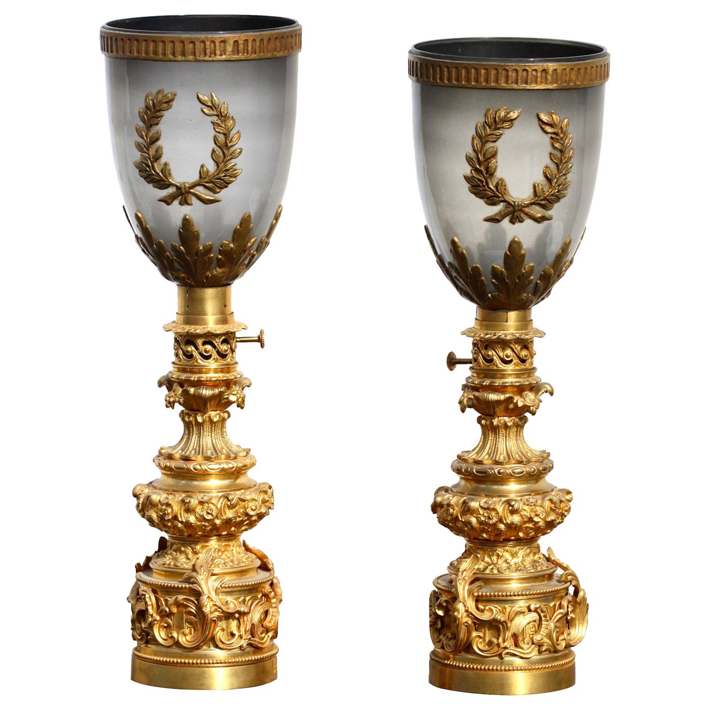 Paire de lampes en bronze doré de style Restauration française en vente