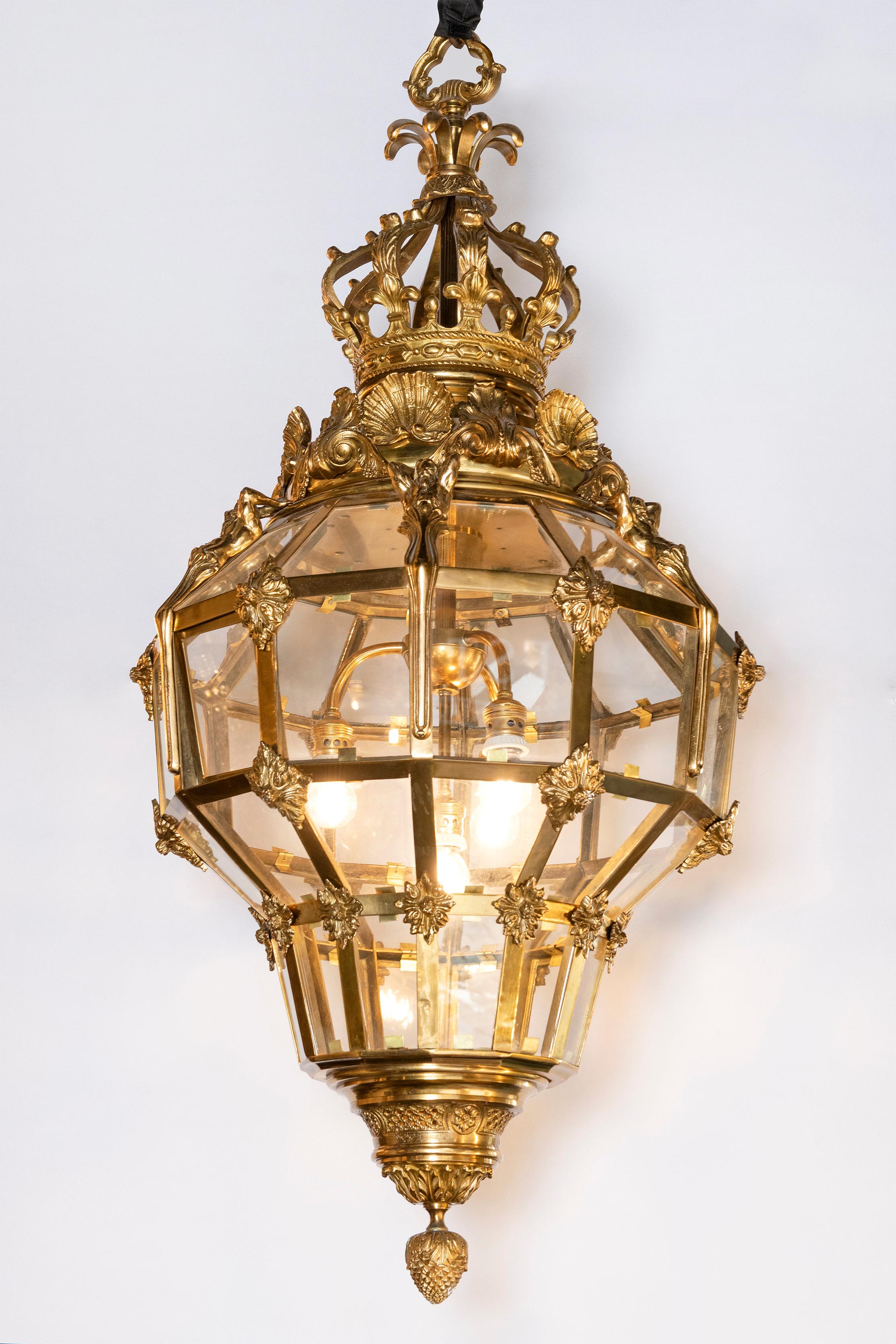 Paire de lanternes en bronze doré. France, fin du XIXe siècle.
 