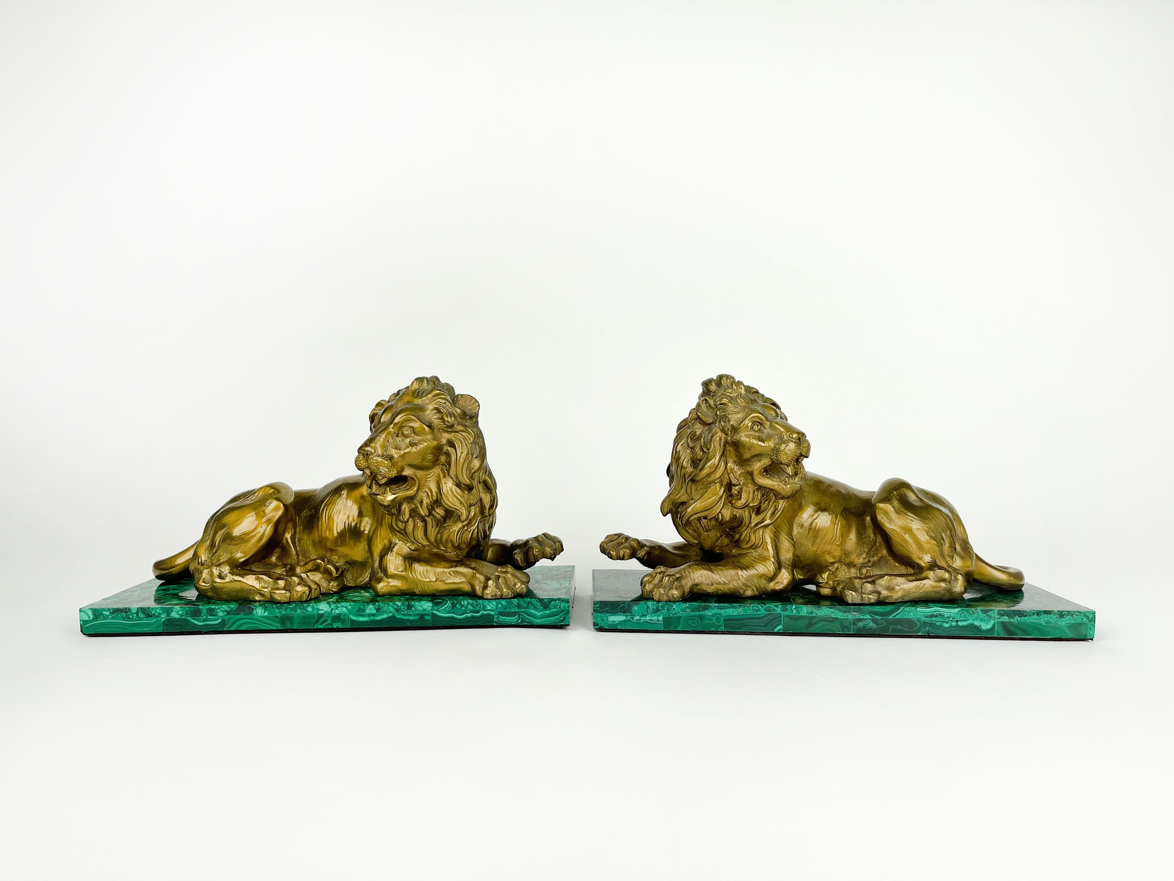 A pair Of Ormolu & Russian malachite gilt figure of lions. France, Circa 1850.

D: 3.75
