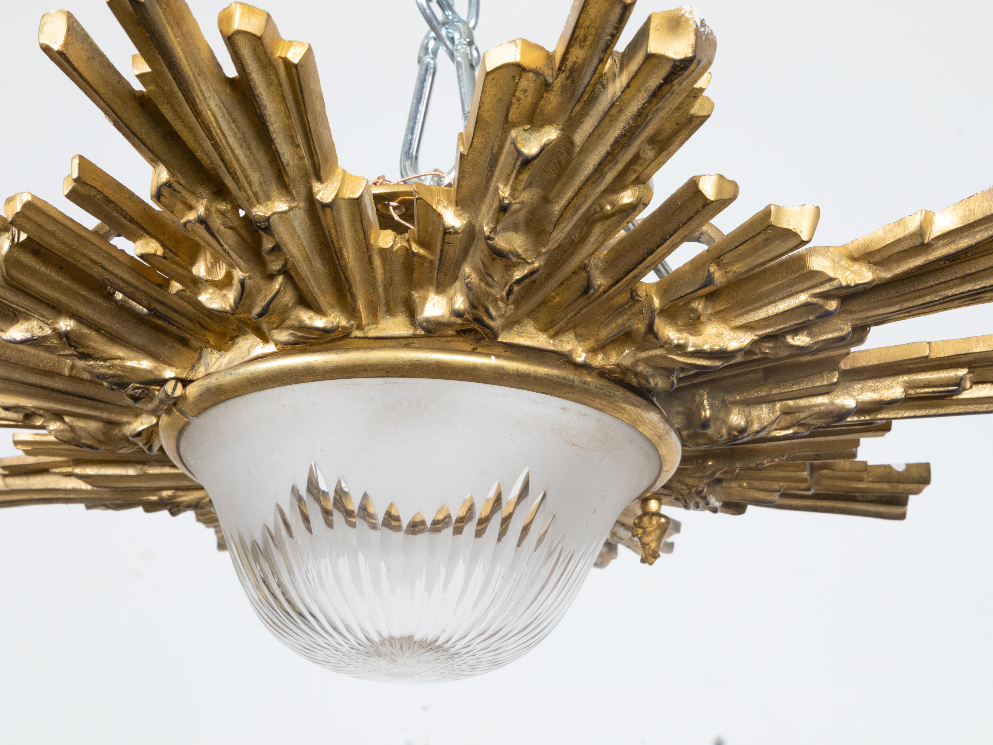 Paire de Luminaires Sunburst en Bronze Doré du Milieu du Siècle avec Verre Dépoli en vente 10