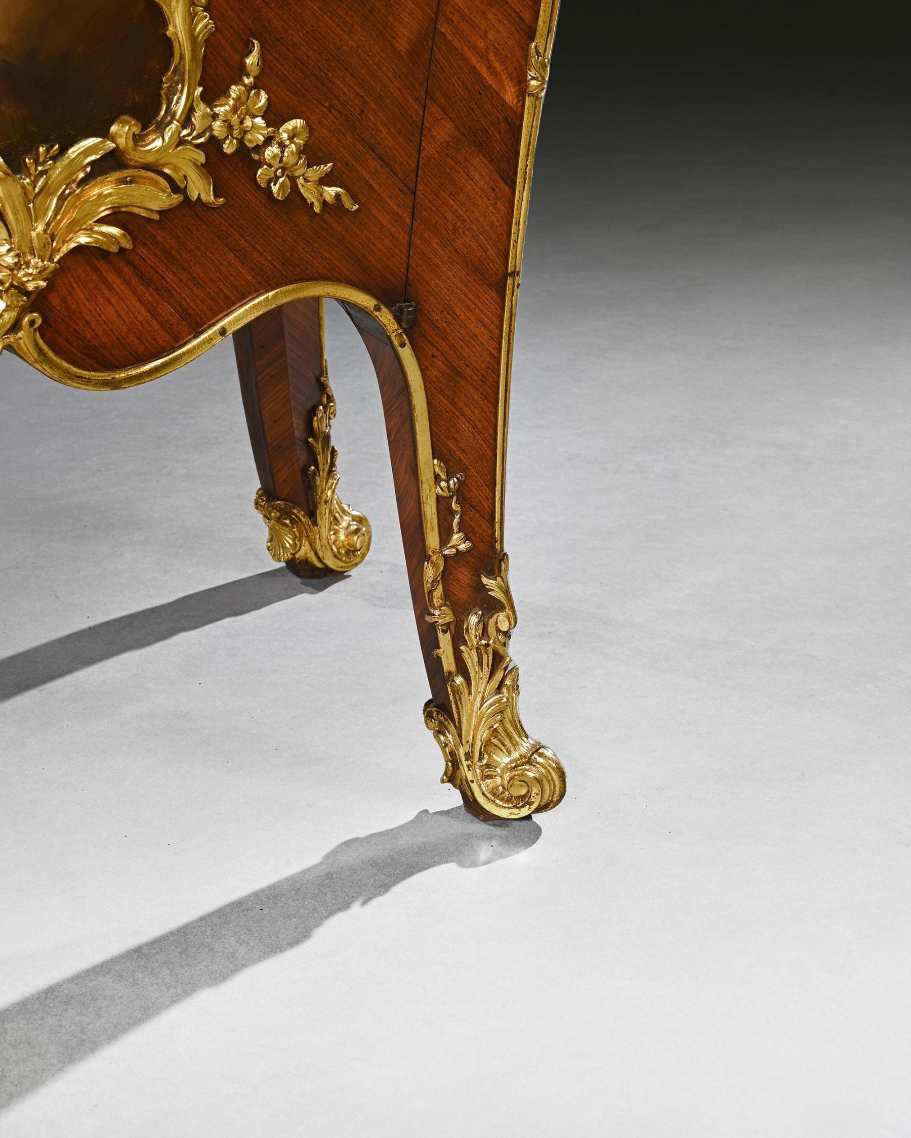 Coppia di petit francesi del XIX secolo in legno Kingwood e Vernis Martin montati su bronzo dorato in vendita 6