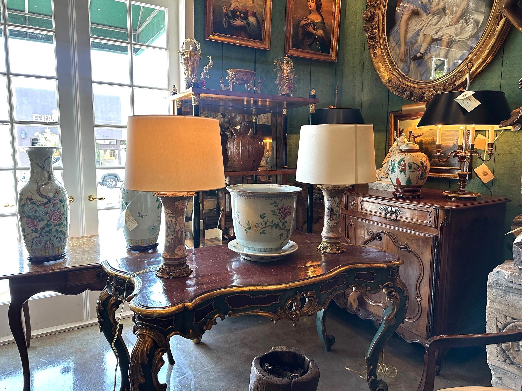 Pair of Gilt Bronze Mounted Chinese Porcelain Vases Table lamps & Shade Antique
Pair of Gilt Bronze Mounted Chinese Porcelain Vases Table lamps & Shade Antique . Elegant Vases and Gilt Bronze Mount, Side Table Lamps Antique . Very fine quality