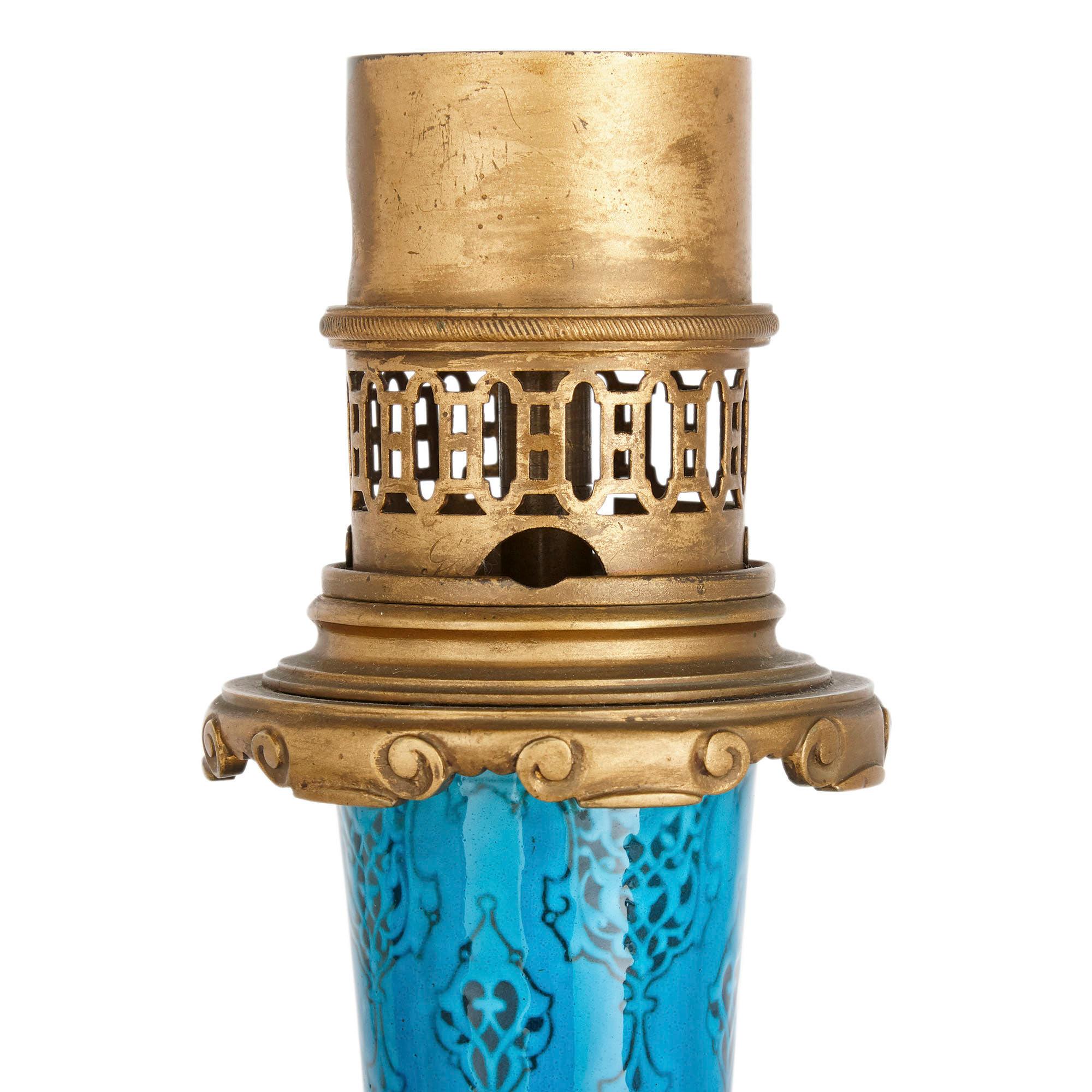 Coppia di lampade Faience con montatura in bronzo dorato di Deck In condizioni buone in vendita a London, GB