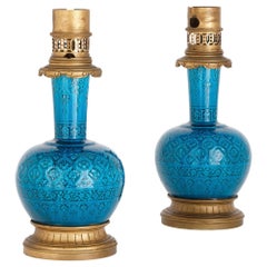 Paar Fayence-Lampen in vergoldeter Bronze von Deck