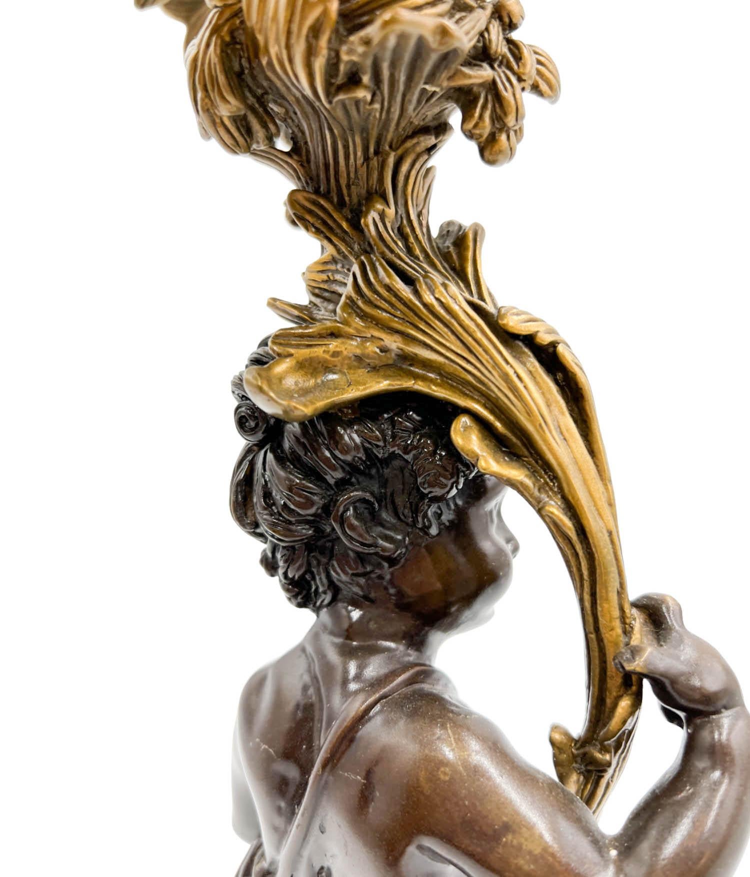 Paar vergoldete, in Bronze gefasste, 5-armige Putto-Kandelaber von United Wilson im Angebot 3