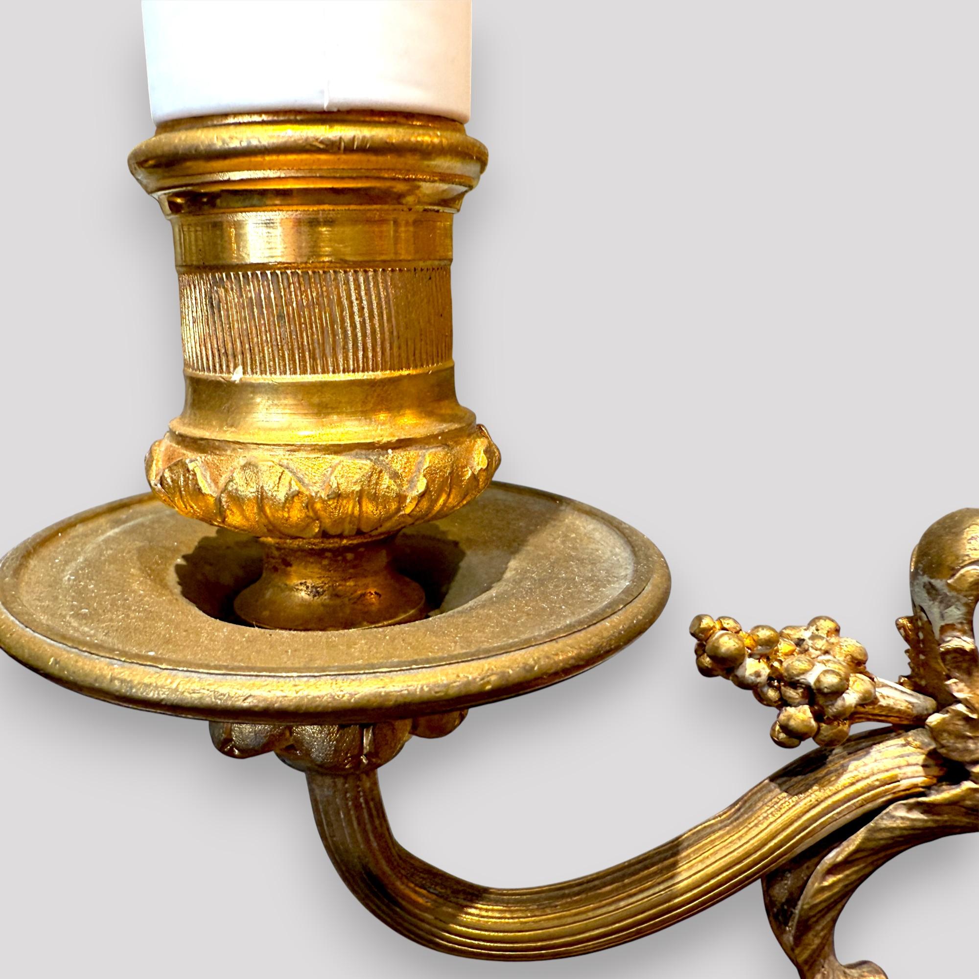 Pair of Gilt Bronze Neoclassical Candelabra Lamps, 19th Century en vente 8