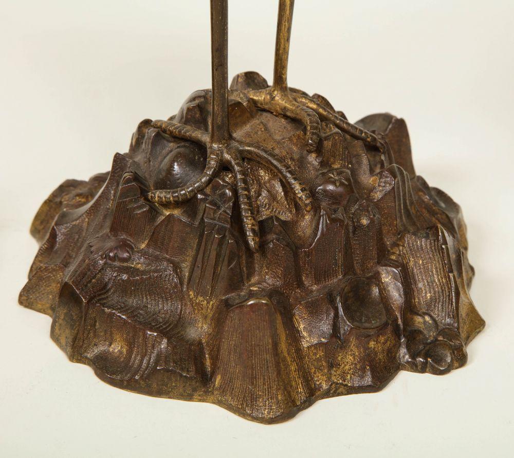 XIXe siècle Paire de chandeliers en bronze doré à l'autruche en vente