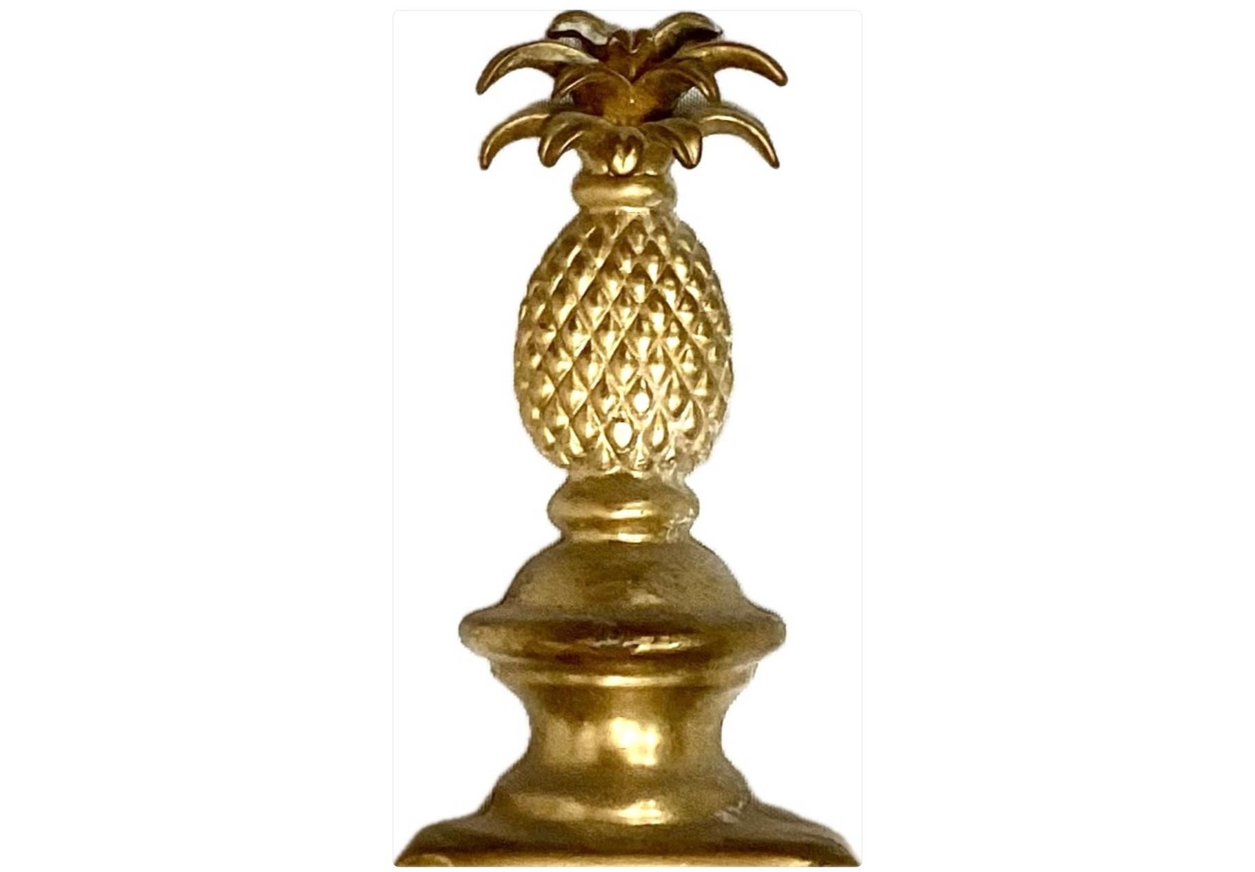 Francese Coppia di appliques in bronzo dorato con specchio in vendita
