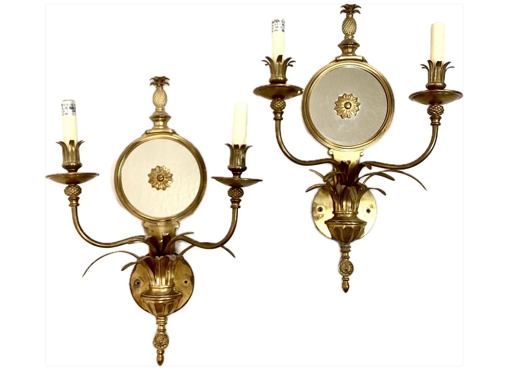 XX secolo Coppia di appliques in bronzo dorato con specchio in vendita
