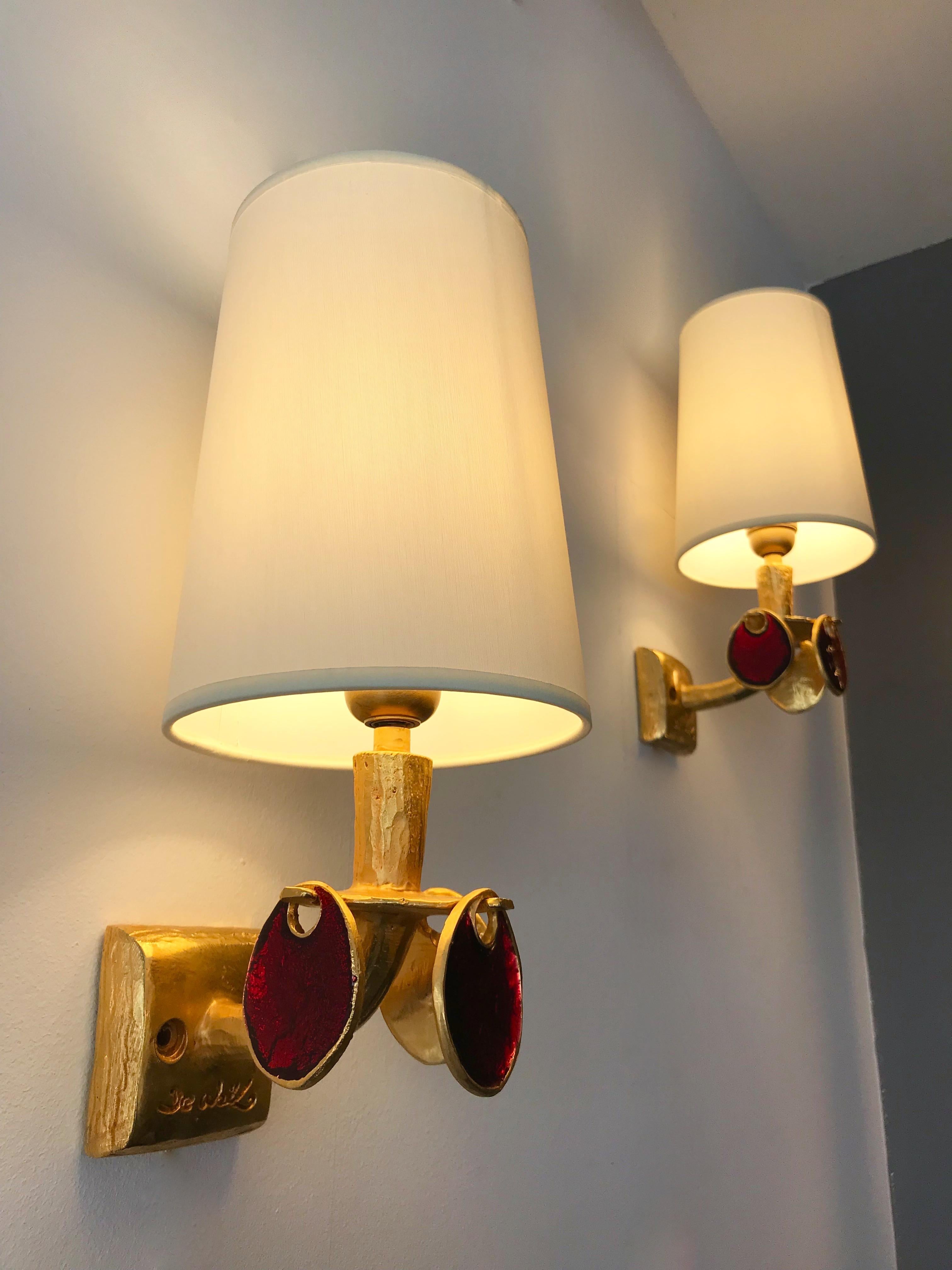 Sconces in hammered gilt metal bronze and enamelled red by the designer Nicolas Dewael for the foundry Fondica in Gisors France. No more productions today. Dewael is the last artist who have worked for Fondica with other artist like Pierre Casenove,