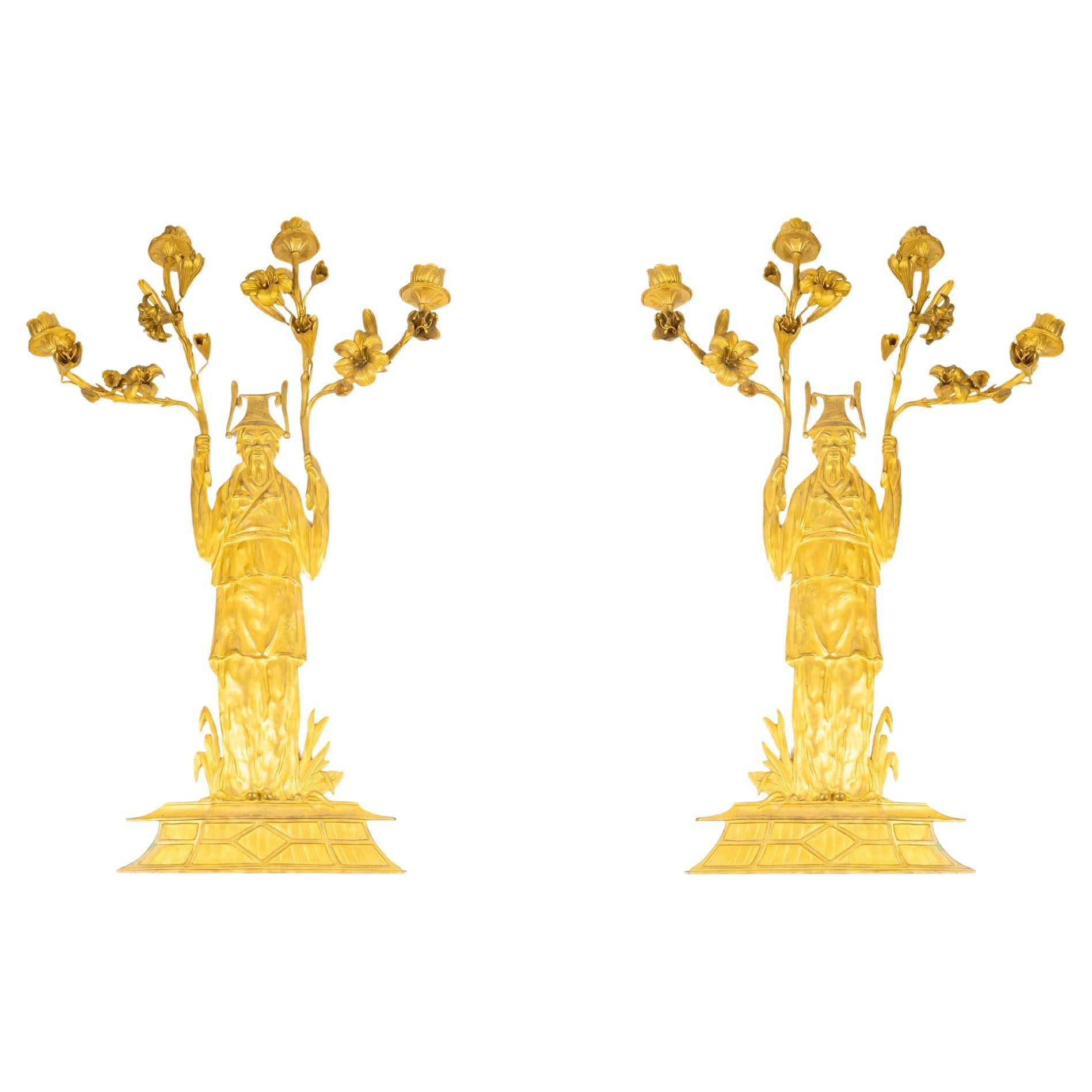 Paar Wandleuchter aus vergoldeter Bronze, um 1920, Chinoisant-Stil.