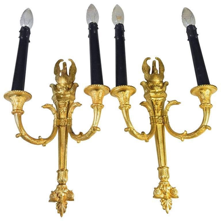 Coppia di appliques in bronzo dorato in stile Impero.
Design di cigni e animali fantastici.