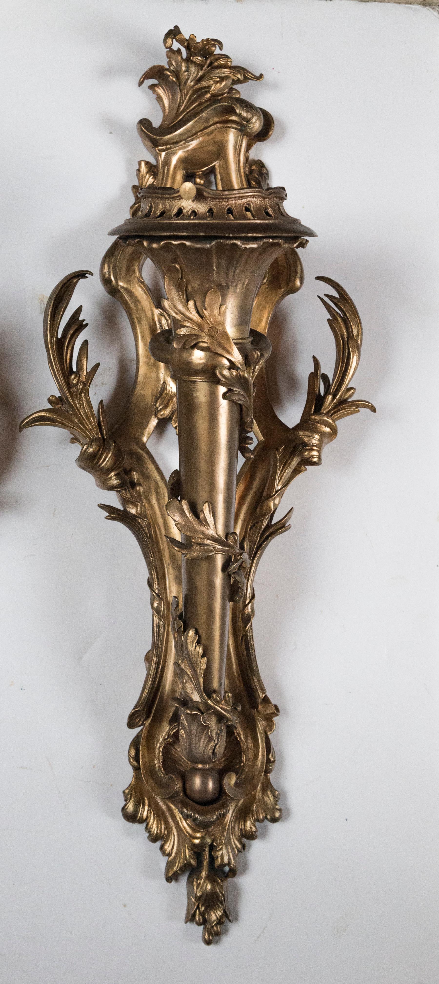 Pair of Gilt Bronze Sconces In Good Condition For Sale In Woodbury, CT