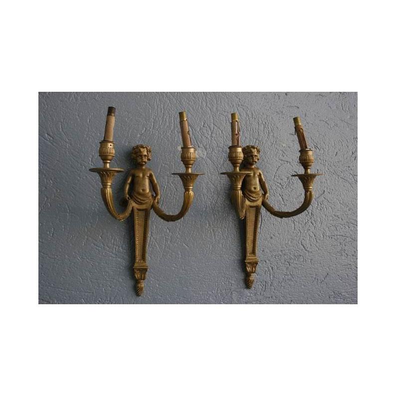Paar vergoldete Bronze-Wandleuchter im Louis-XVI.-Stil (Gegossen) im Angebot