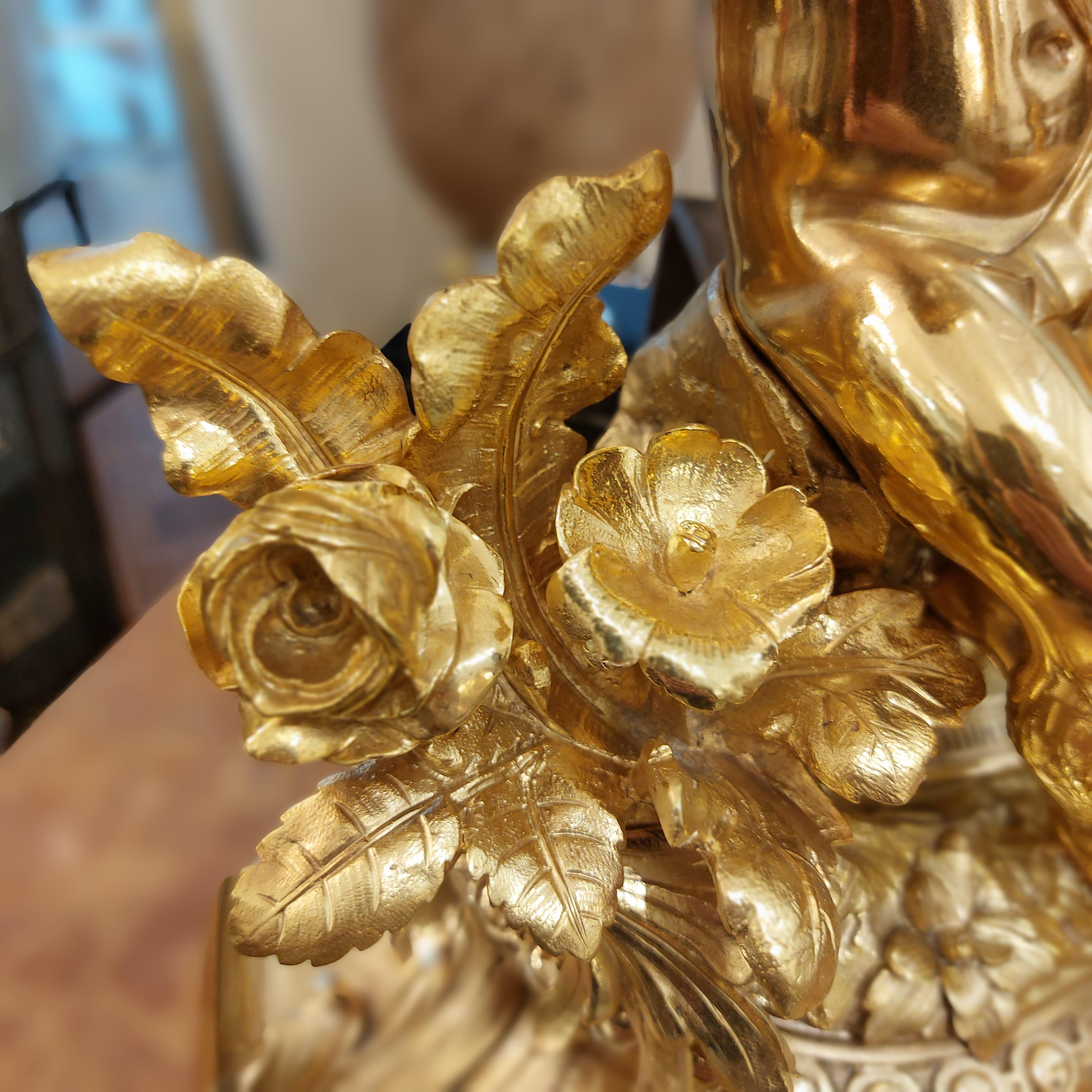 Paire de sculptures en bronze doré représentant Cupidon et Psyché, XIXe siècle en vente 3