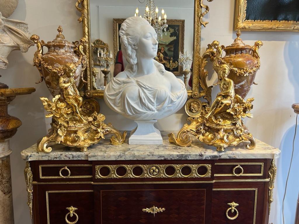 Pair of Napoleon III period gilt bronze andirons, 19th century, depicting Cupid and Psyche on acanthus leaf bases. 
High-quality gilding with matte and glossy finishes. 
Ideal for decorating a mantelpiece, chest of drawers or bookcase.
Other models