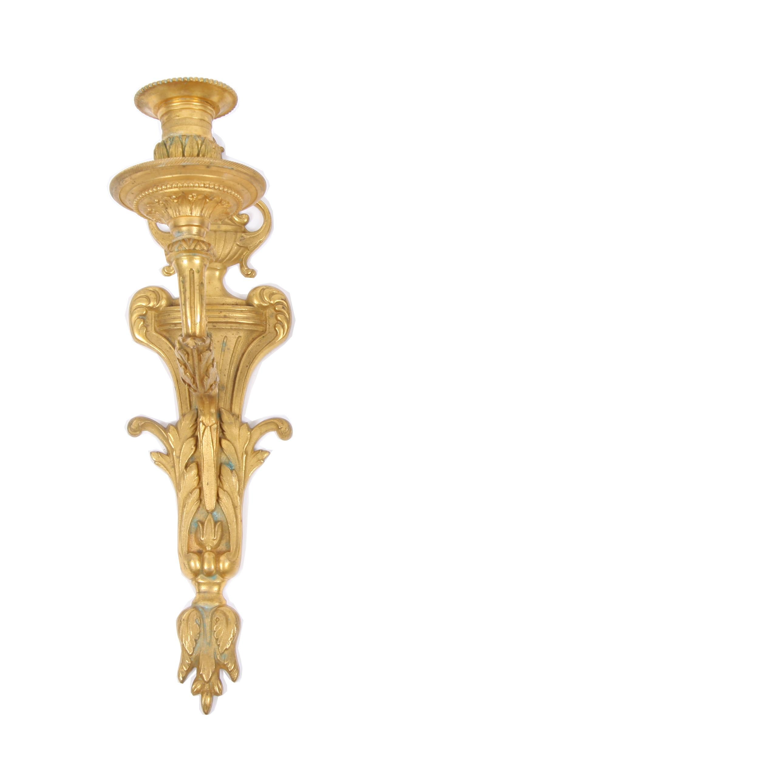 A gorgeous pair of Swedish wall sconces, made in the 19th century out of gilt bronze.

A striking, elegant design.
  