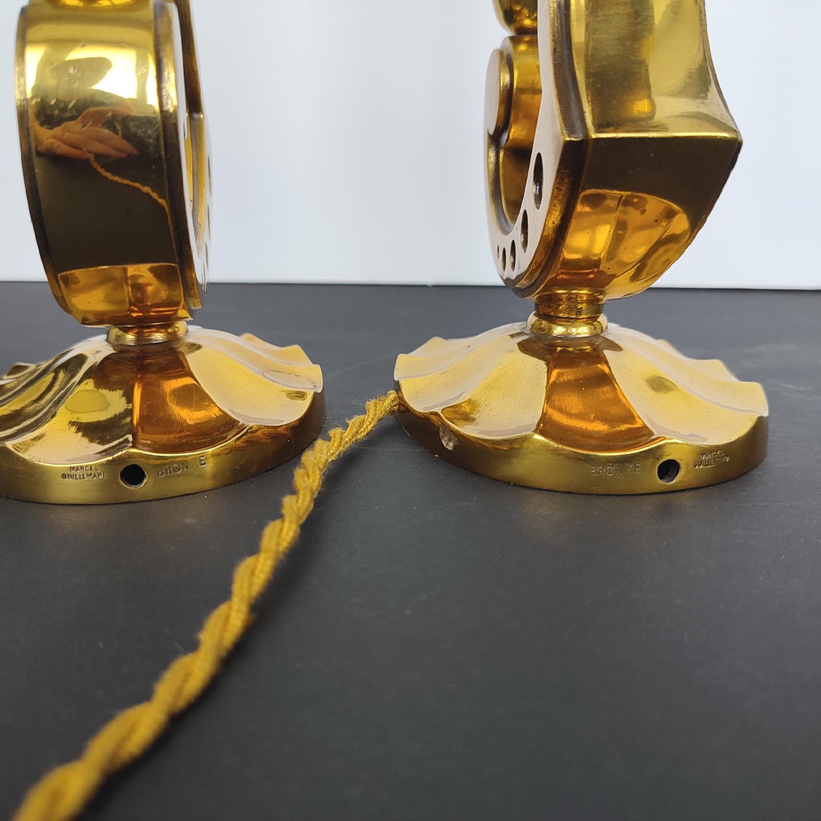 Paire de lampes de table en bronze doré de Marcel Guillemard avec abat-jour en opaline en vente 3