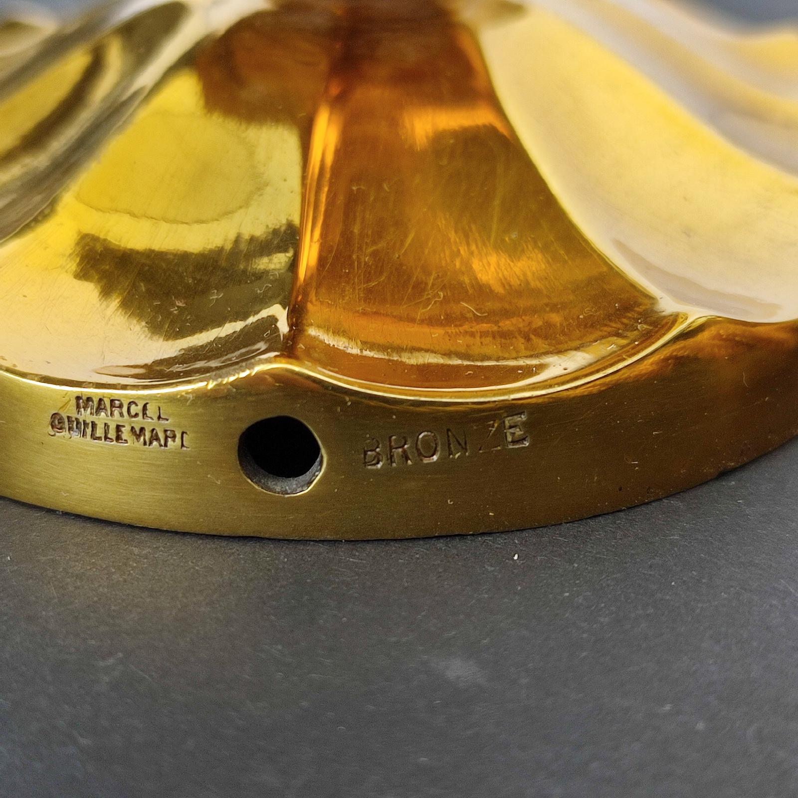 Paire de lampes de table en bronze doré de Marcel Guillemard avec abat-jour en opaline en vente 4