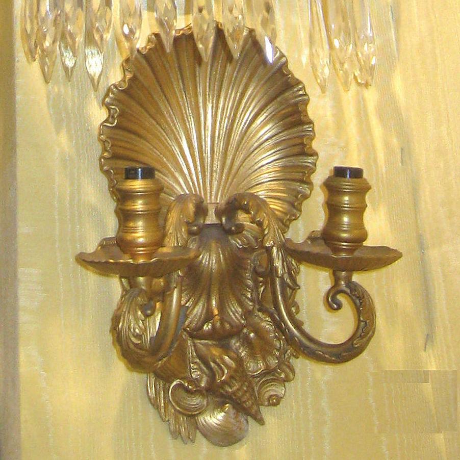 Pair of Gilt Bronze Two-Light Sconces with Scallop Shell Motif In Good Condition For Sale In New York, NY