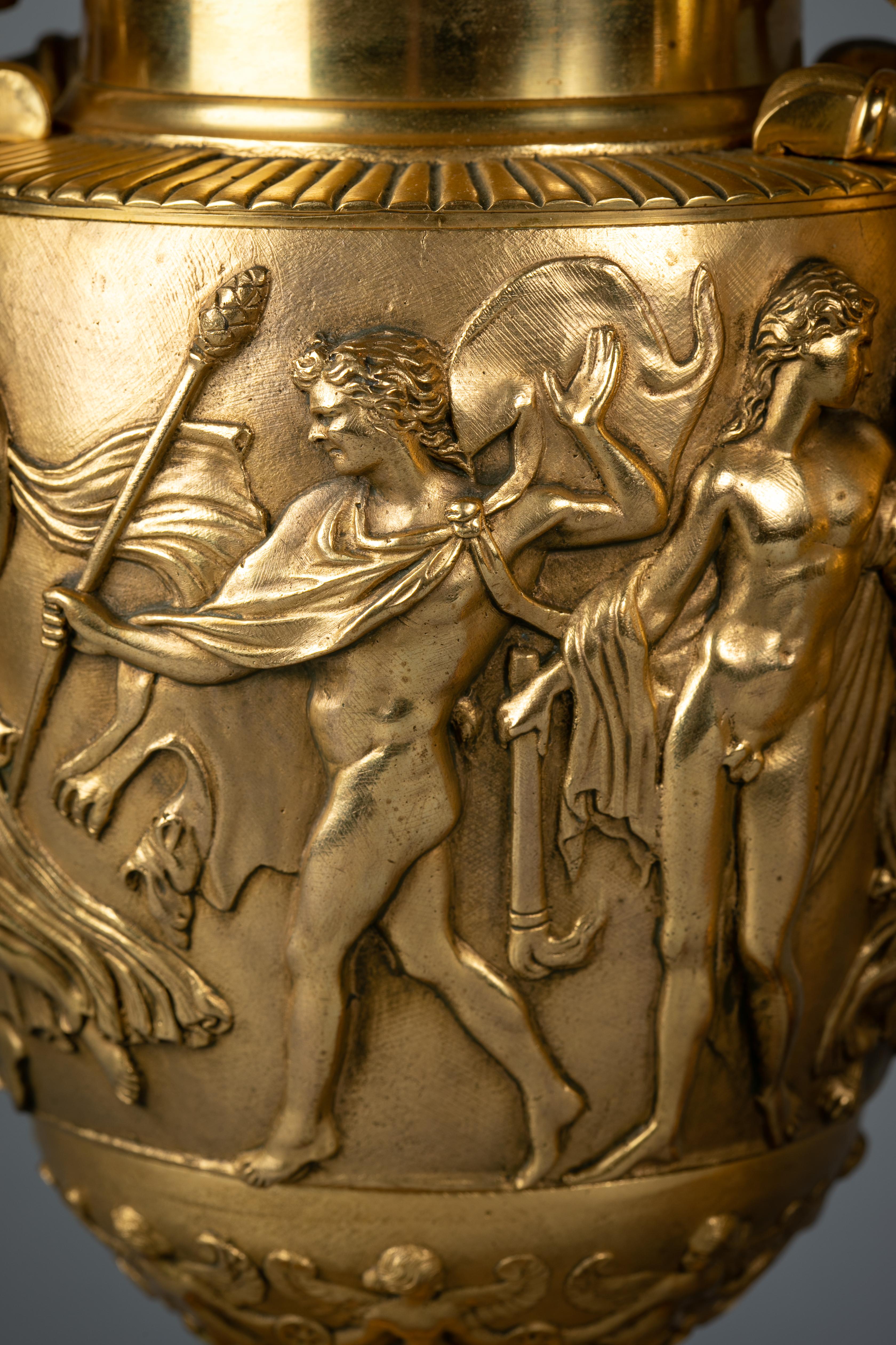 Paire de vases en bronze doré sur socle en marbre, vers 1870 en vente 2