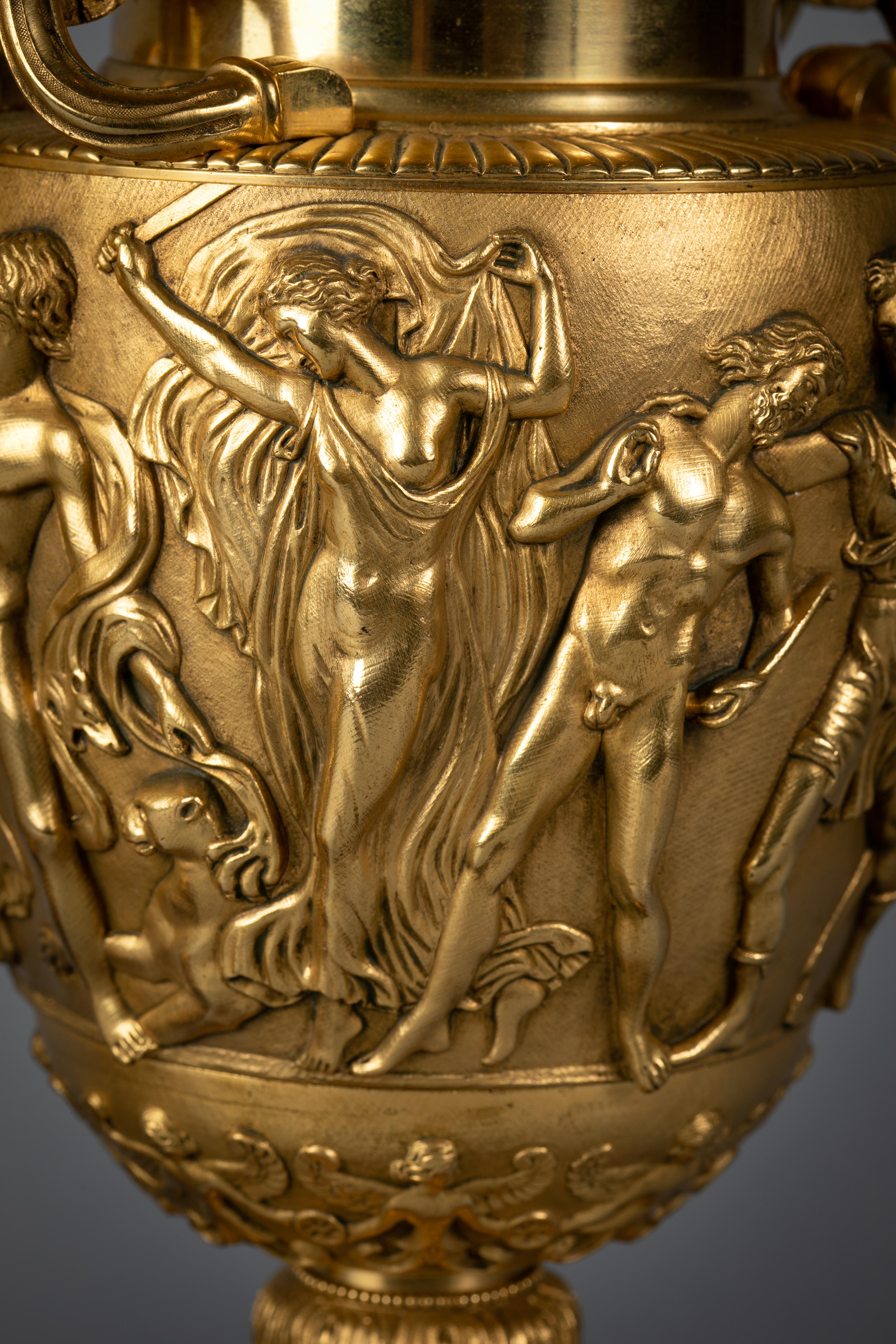 Paire de vases en bronze doré sur socle en marbre, vers 1870 en vente 4