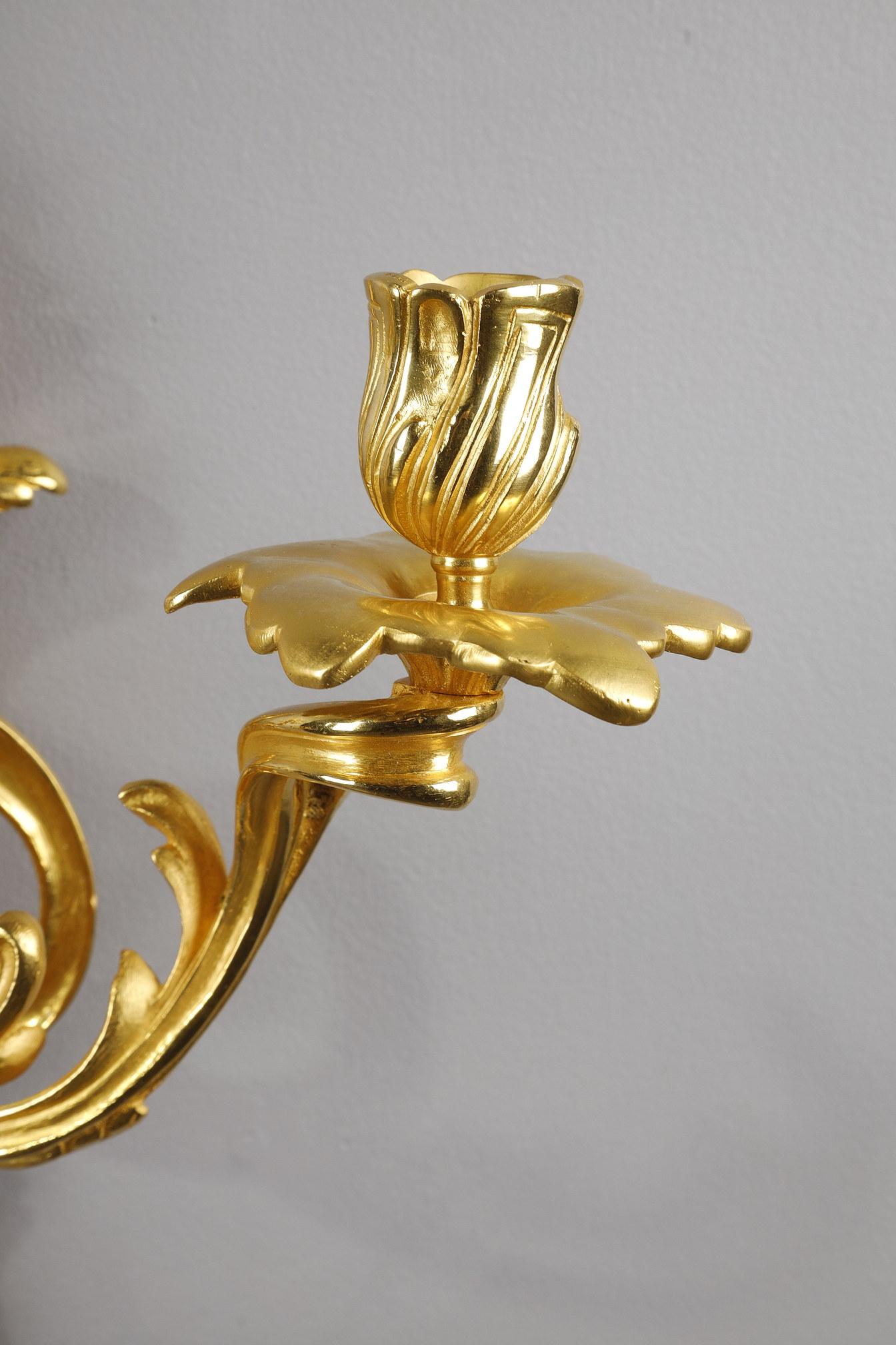 Pair of Gilt Bronze Wall Candlesticks in Rocaille Style In Good Condition In Paris, FR