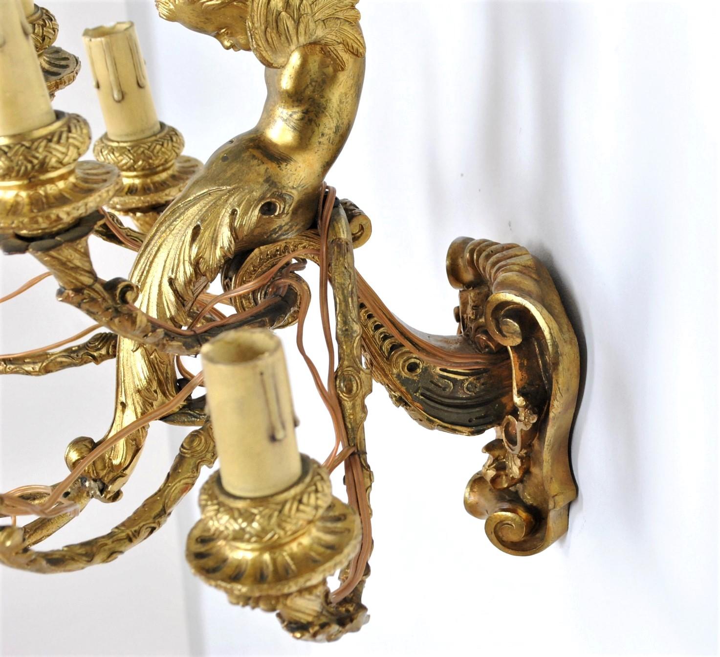 Coppia di applique in bronzo dorato con putti alati, Napoleone III, XIX secolo In condizioni discrete in vendita a MARSEILLE, FR