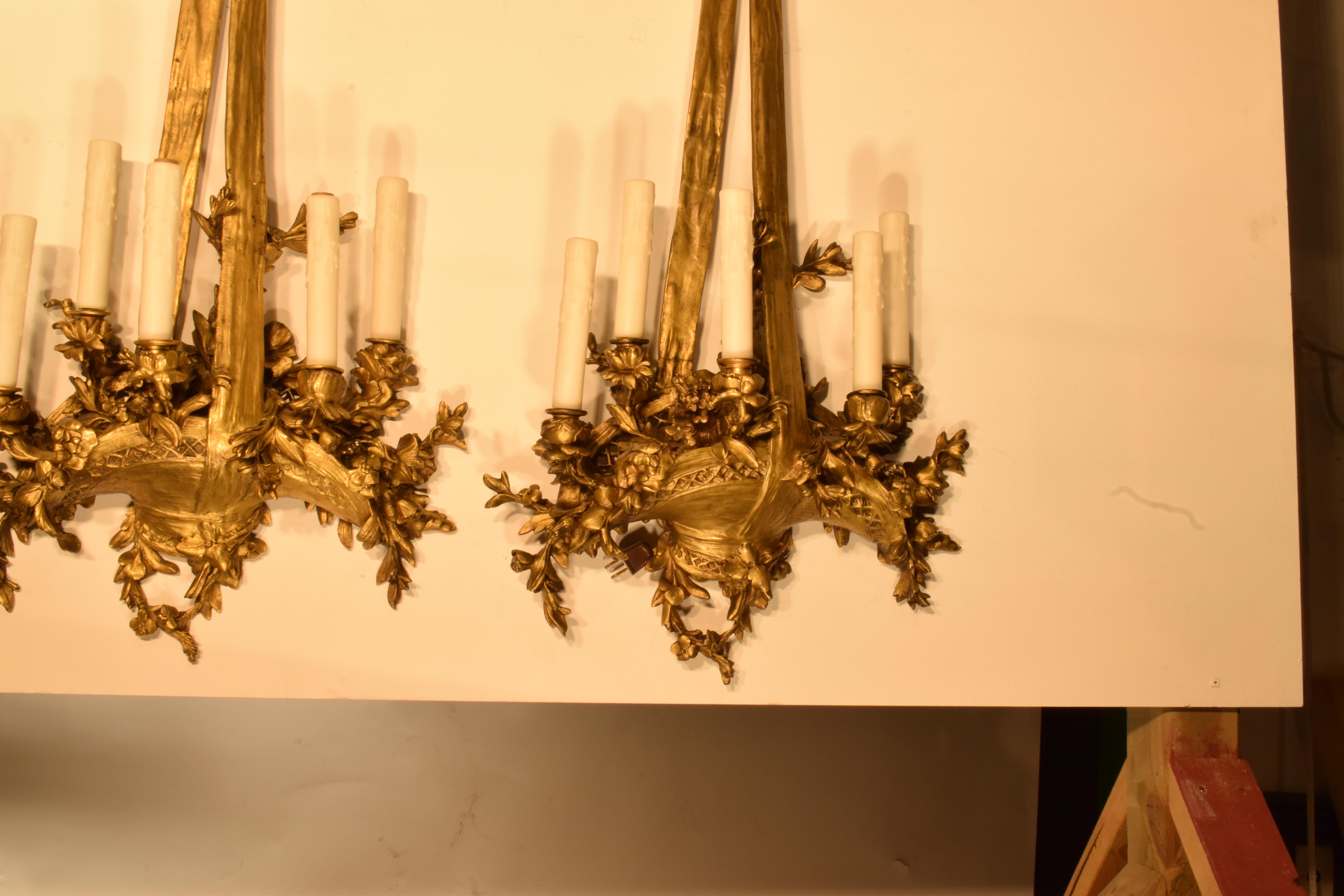 Pair of Gilt Bronze Wall Sconces For Sale 6